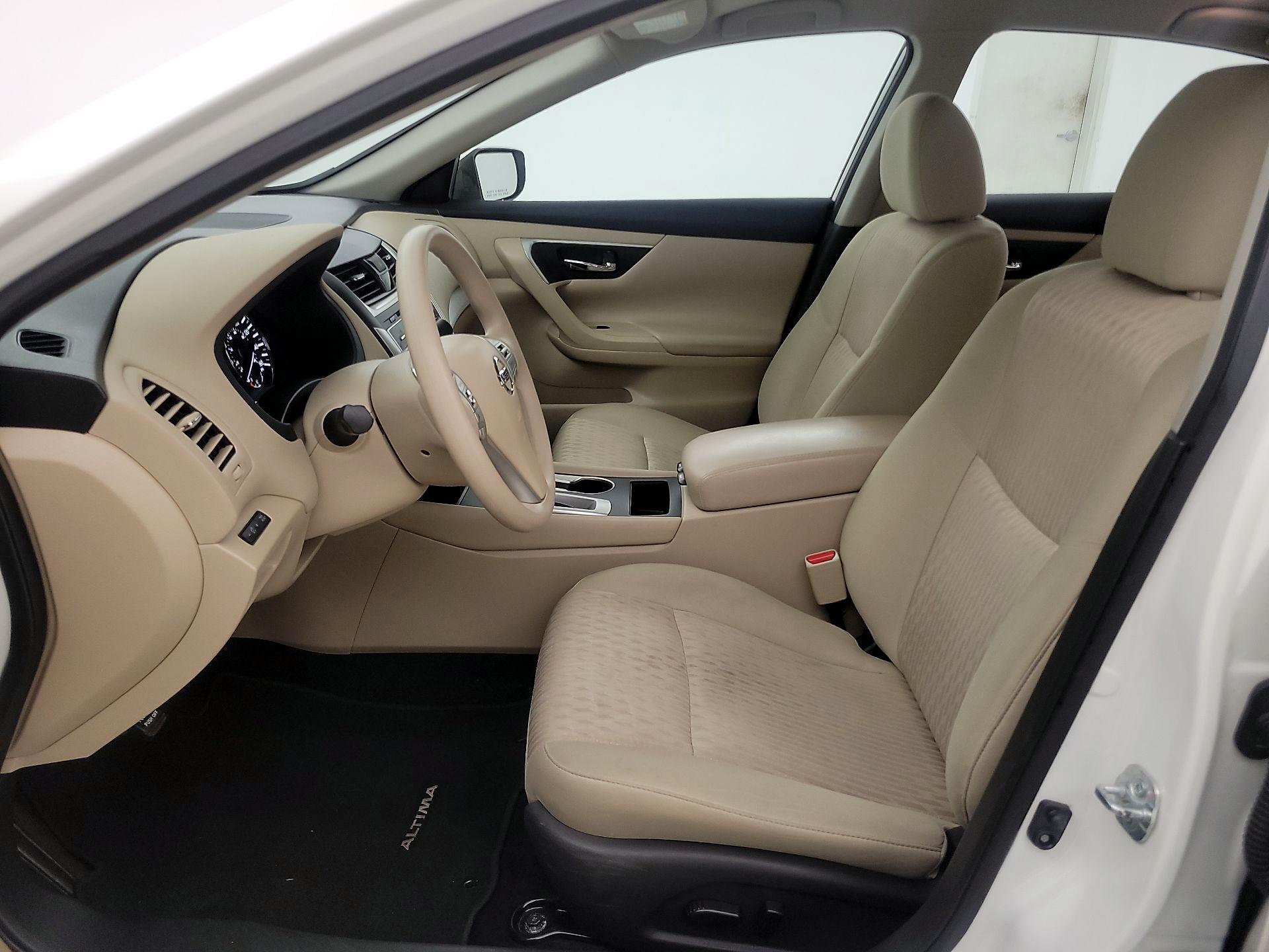 Thumbnail: 2017 Nissan Altima - 11
