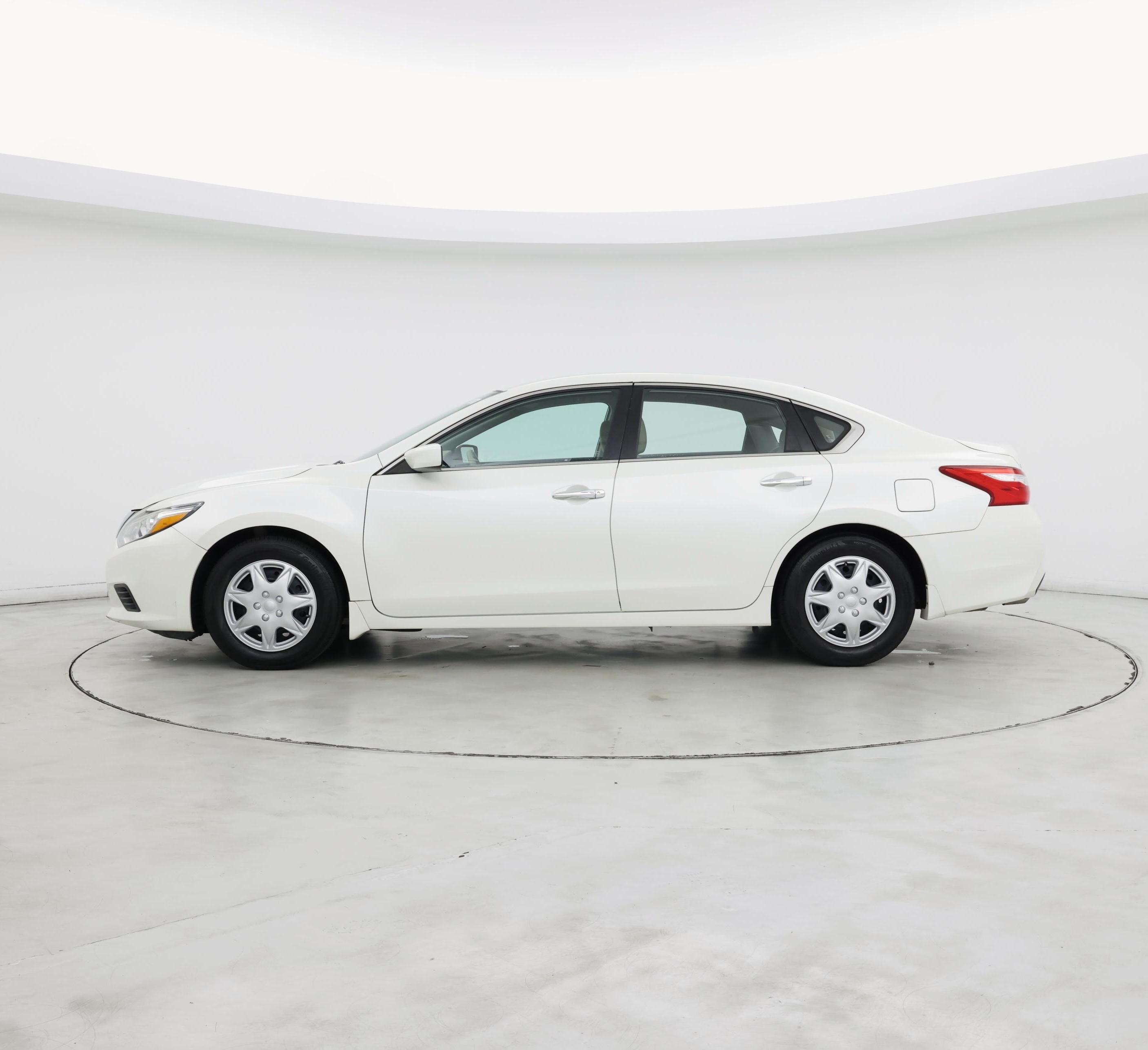 Thumbnail: 2017 Nissan Altima - 3