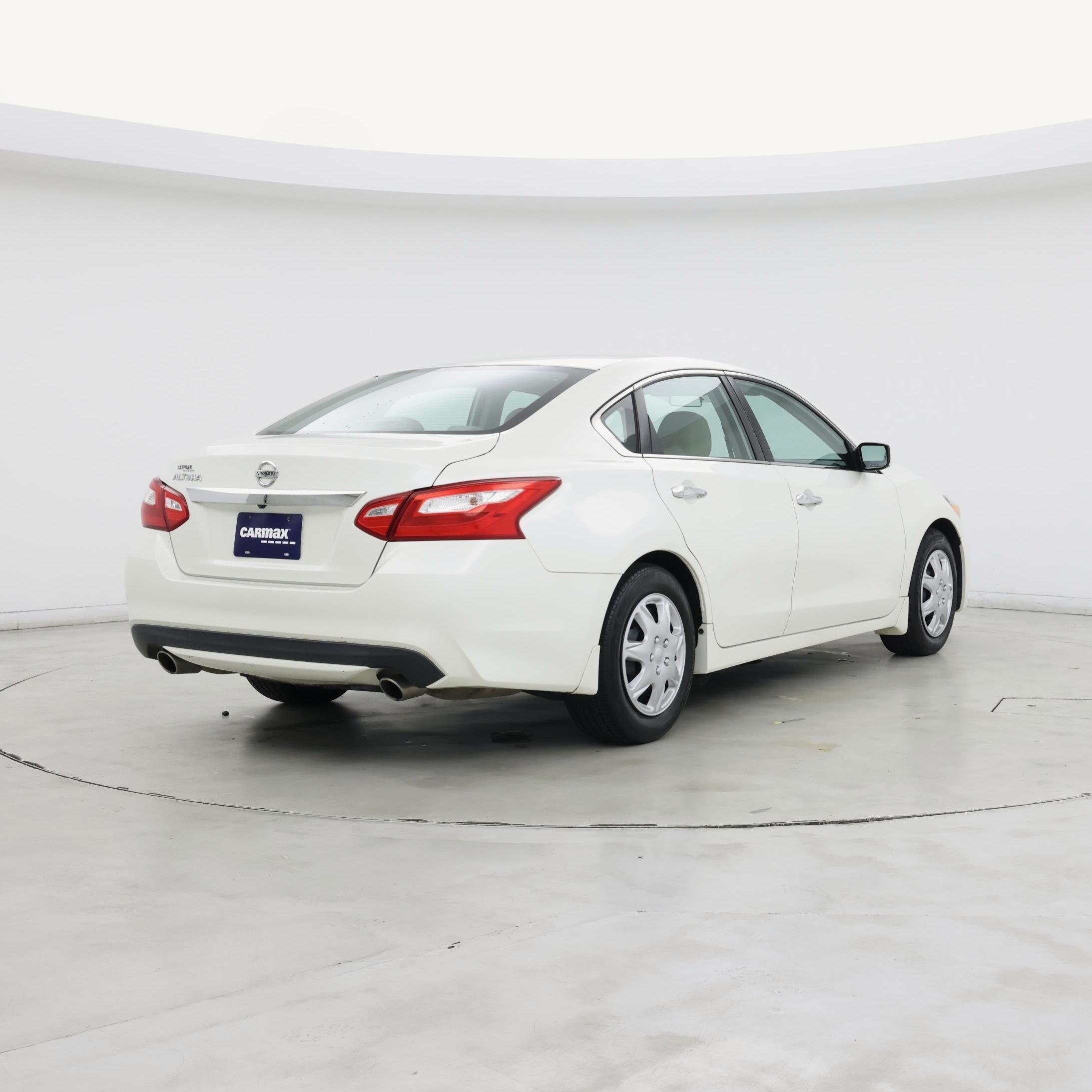 Thumbnail: 2017 Nissan Altima - 8