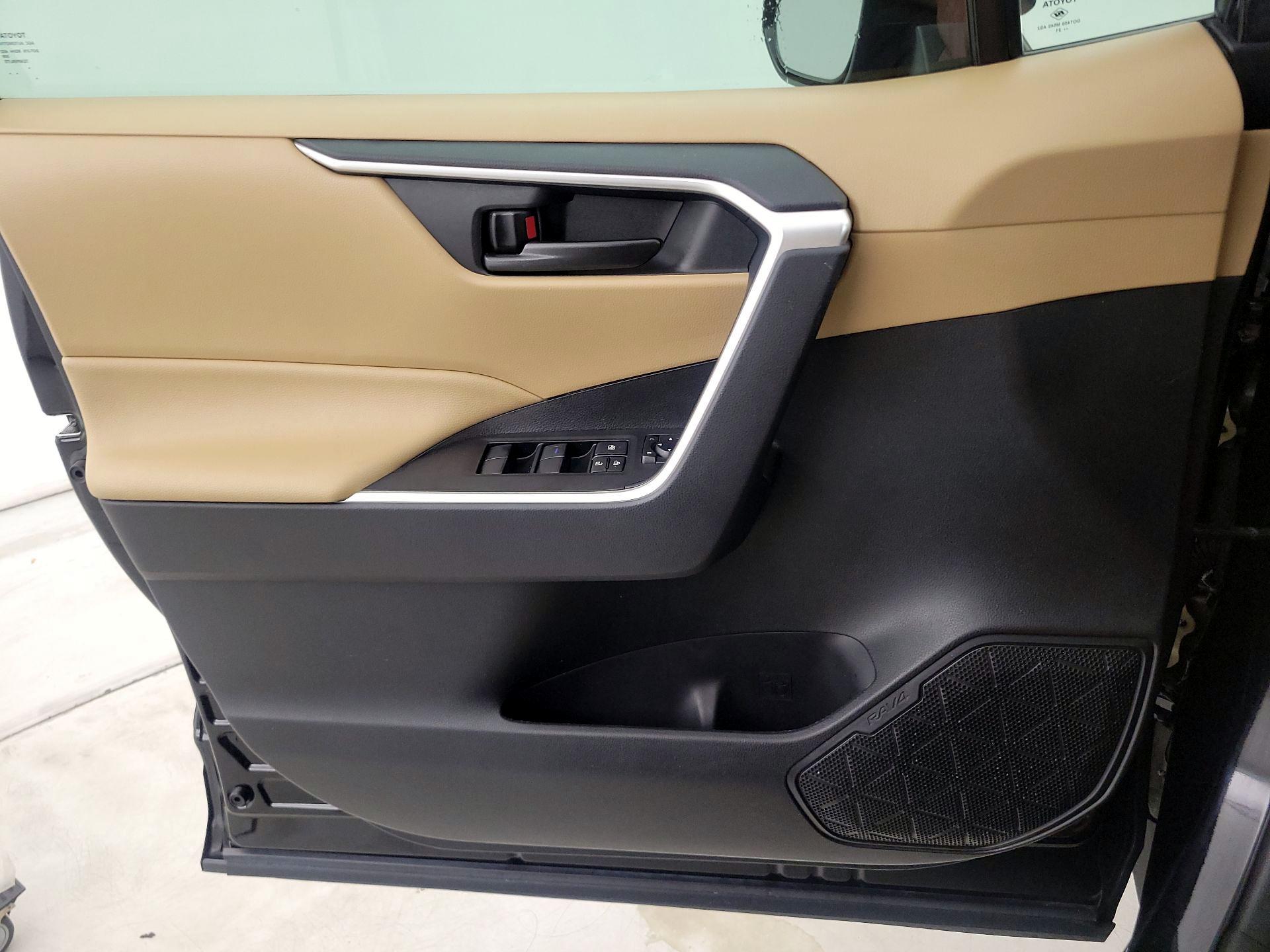 Thumbnail: 2021 Toyota RAV4 - 12