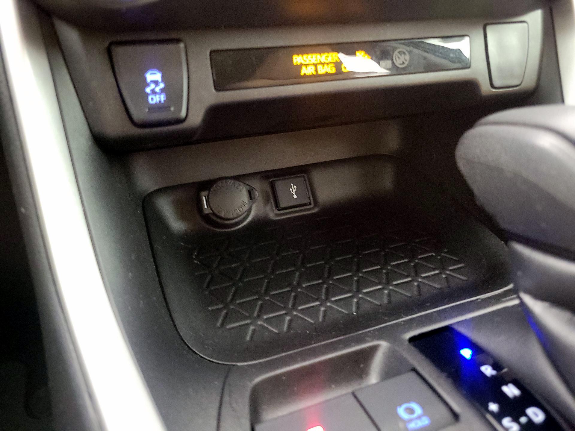 Thumbnail: 2021 Toyota RAV4 - 18