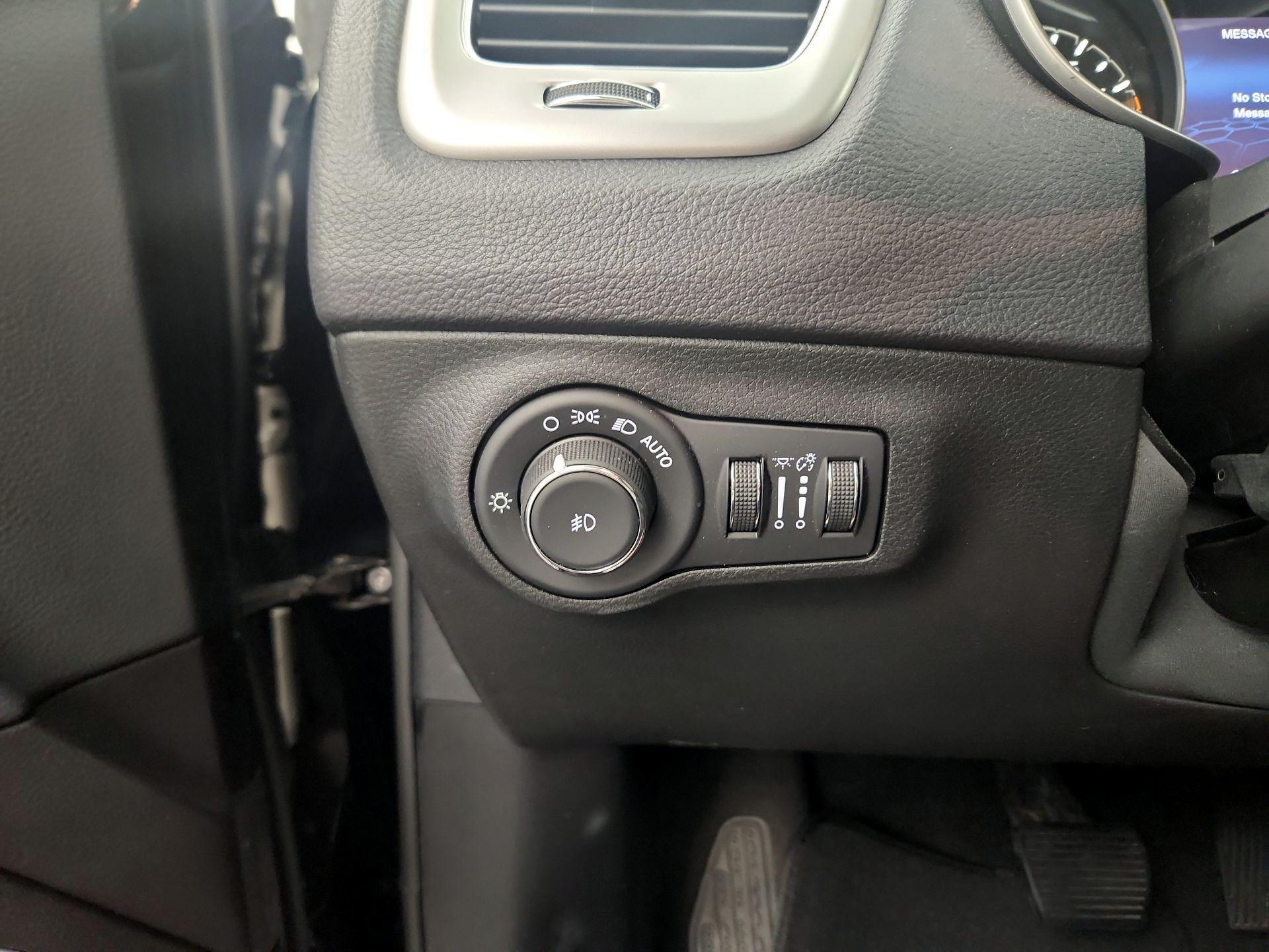 Thumbnail: 2017 Jeep Compass - 13