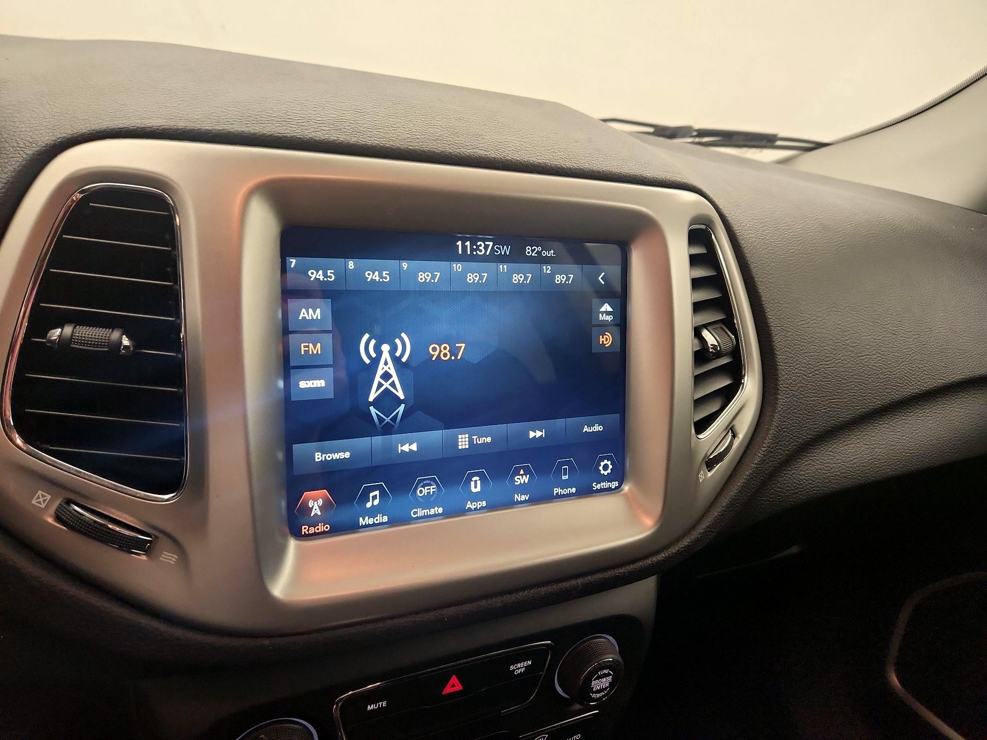 Thumbnail: 2017 Jeep Compass - 16