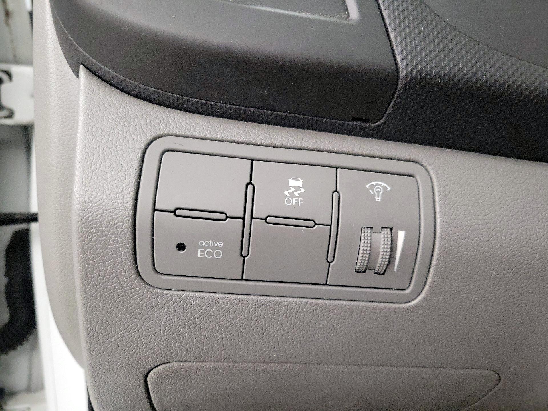 Thumbnail: 2016 Hyundai Accent - 13