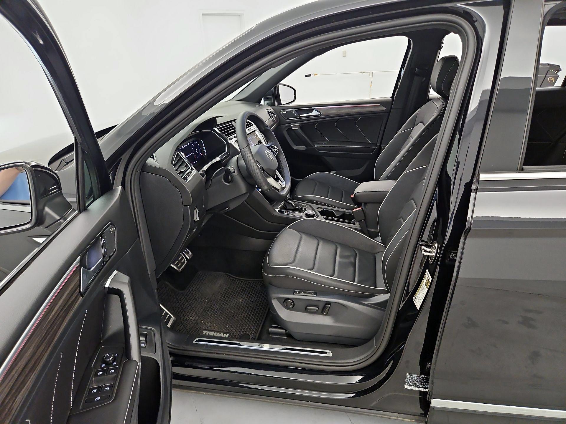 Thumbnail: 2024 Volkswagen Tiguan - 11