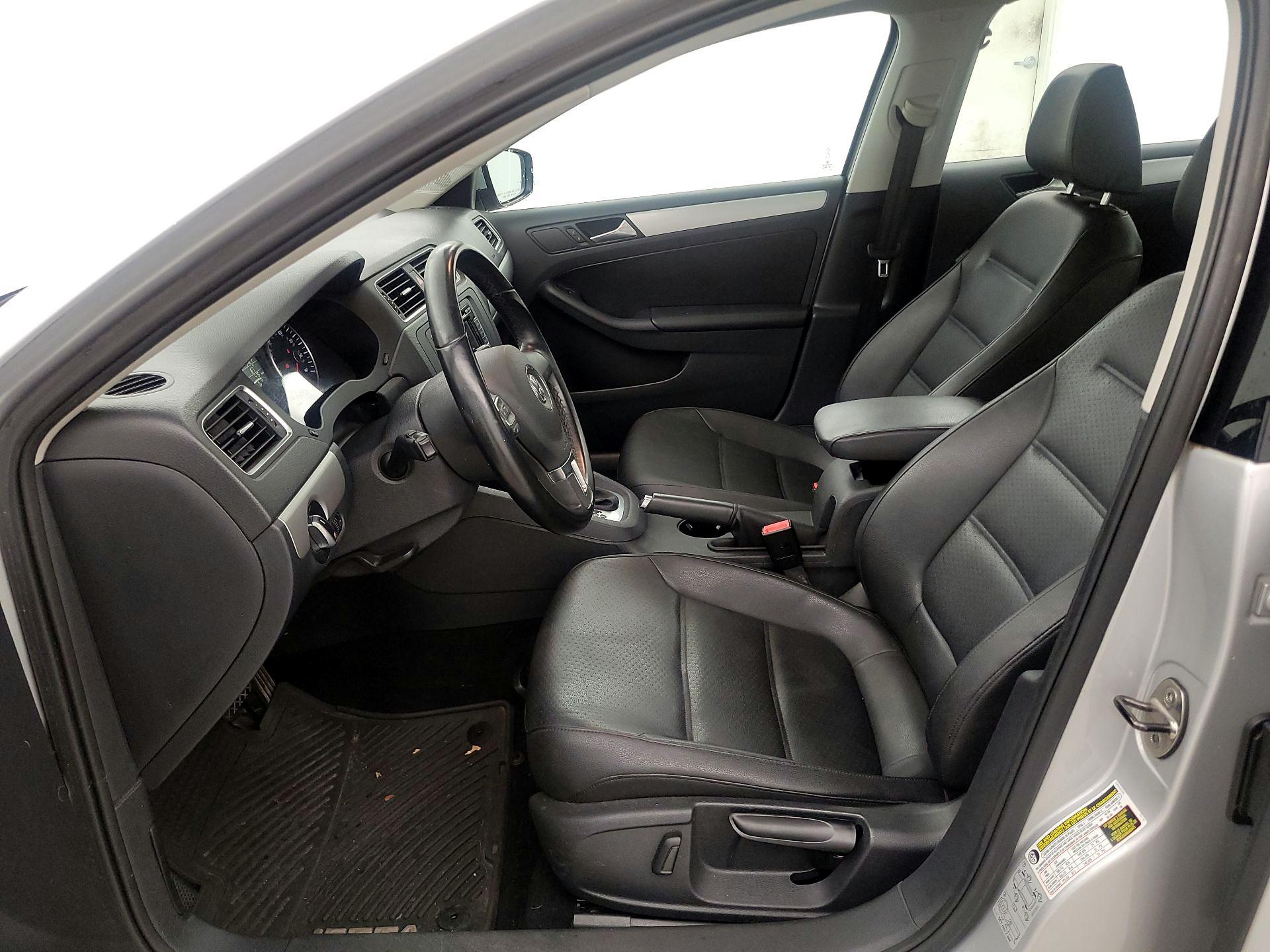 Thumbnail: 2014 Volkswagen Jetta - 11