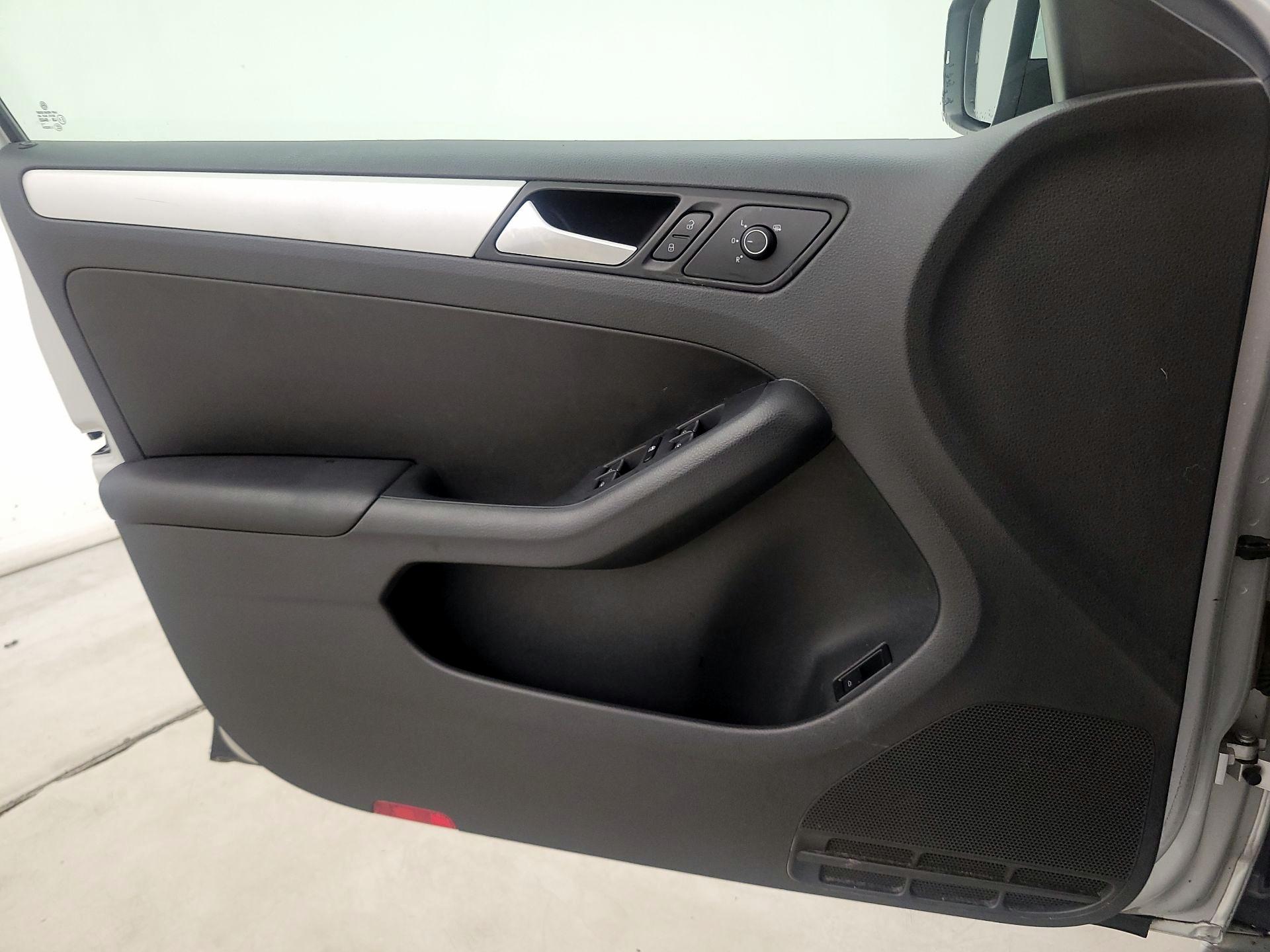 Thumbnail: 2014 Volkswagen Jetta - 12