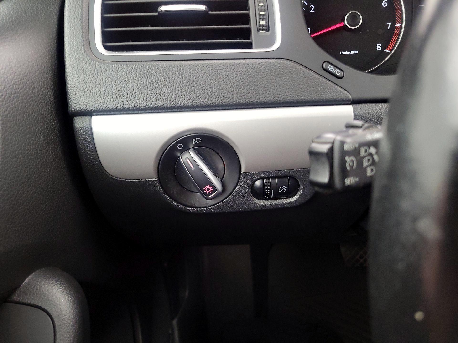 Thumbnail: 2014 Volkswagen Jetta - 13