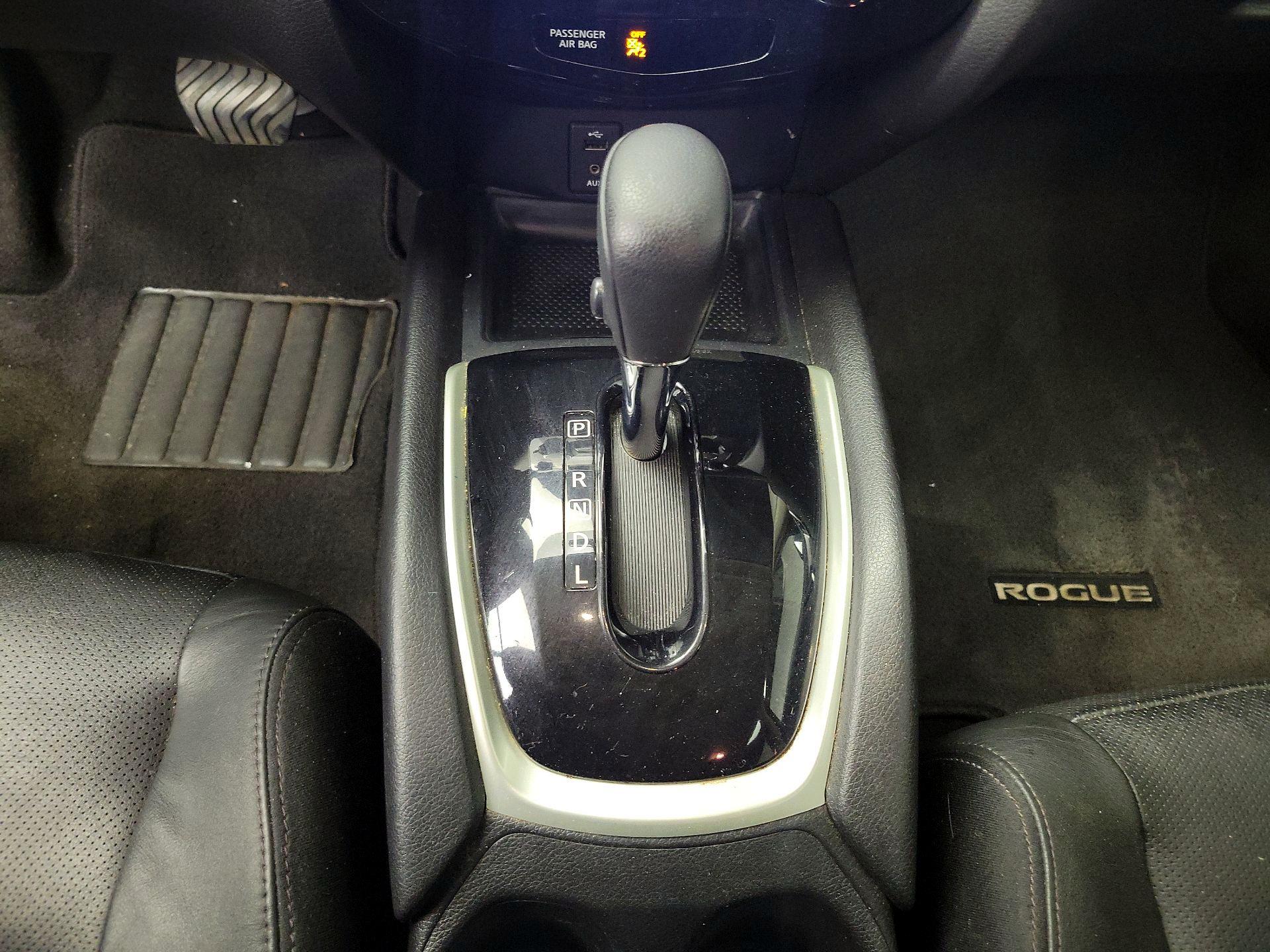Thumbnail: 2015 Nissan Rogue - 18