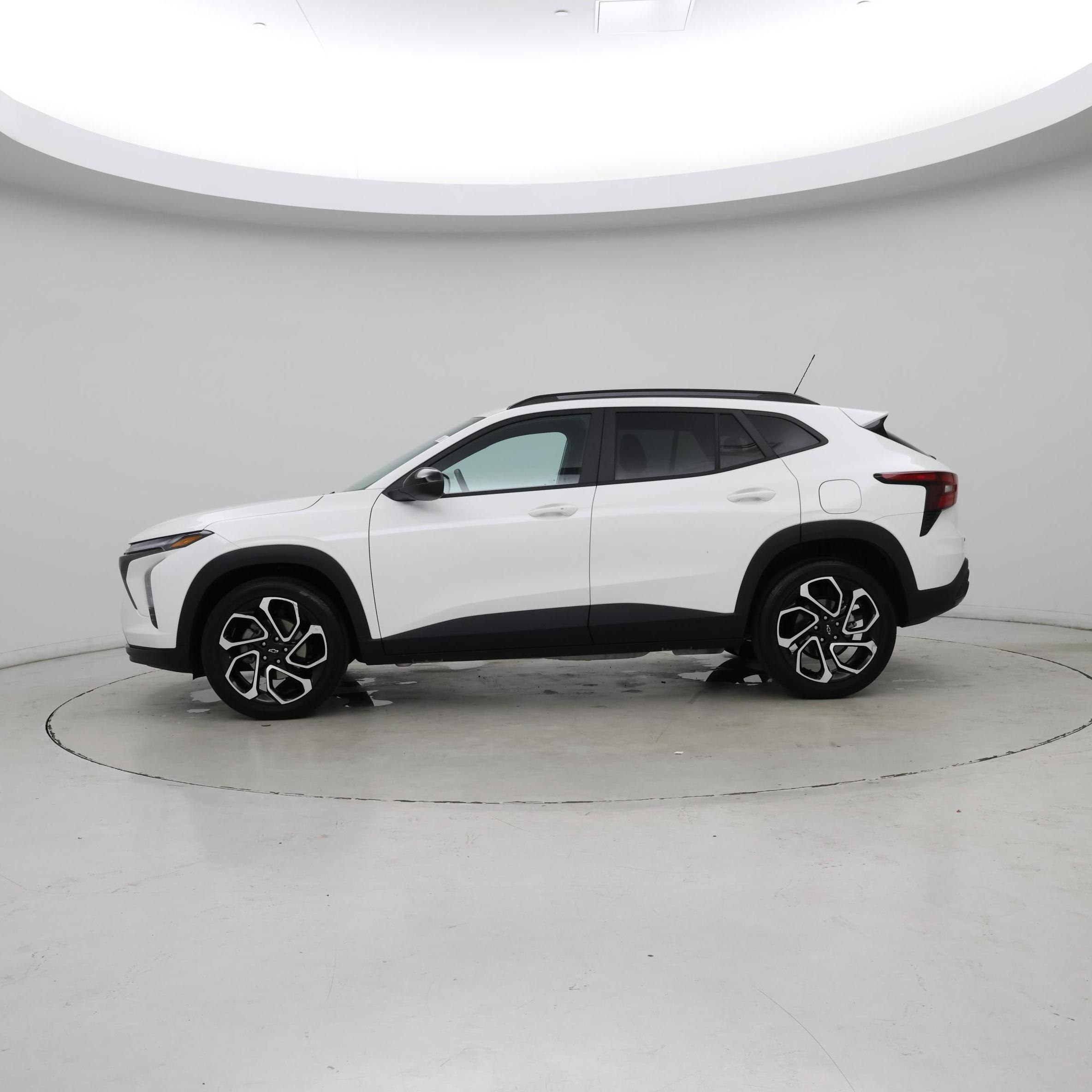 Thumbnail: 2024 Chevrolet Trax - 3