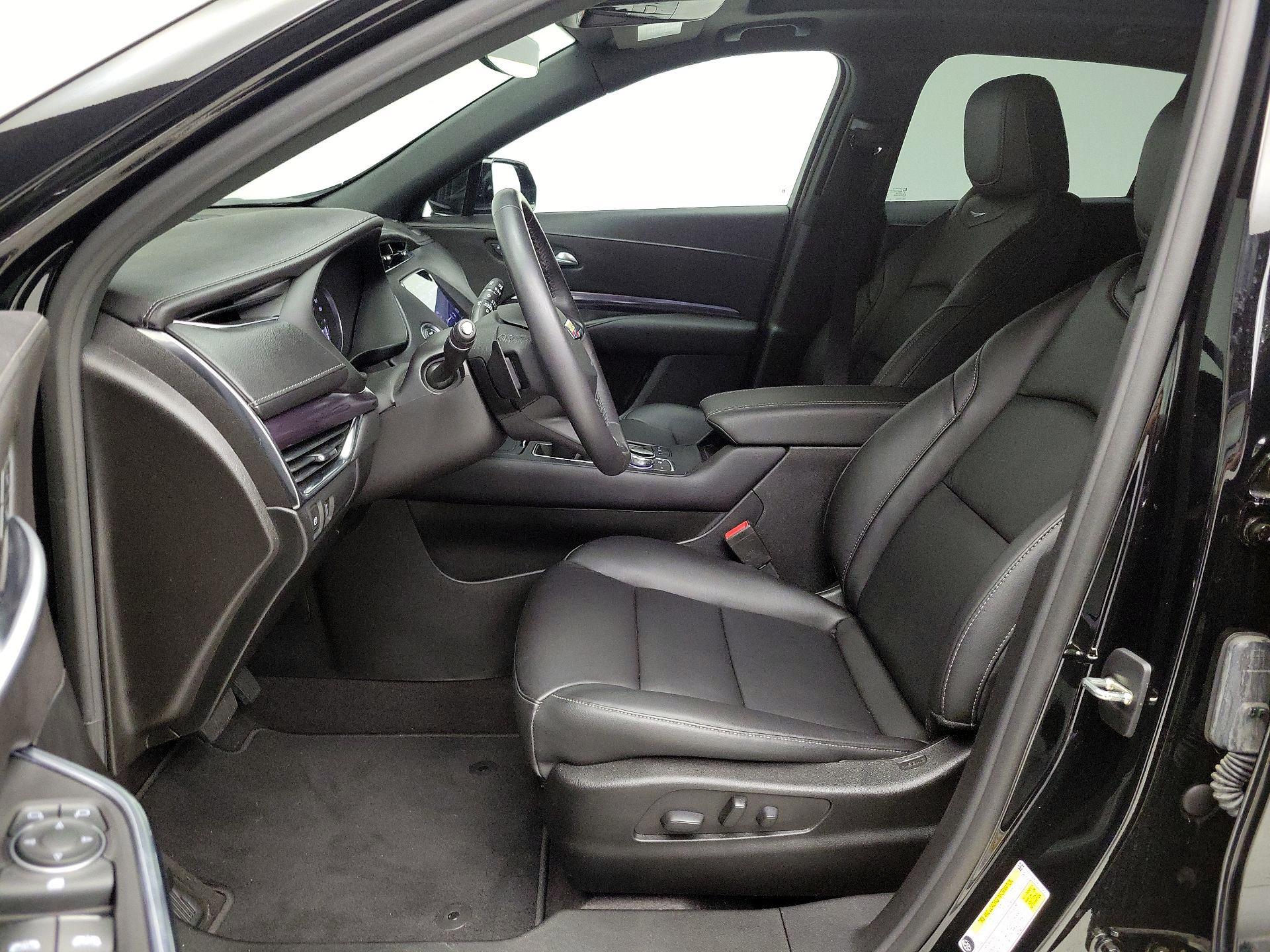 Thumbnail: 2023 Cadillac XT4 - 11