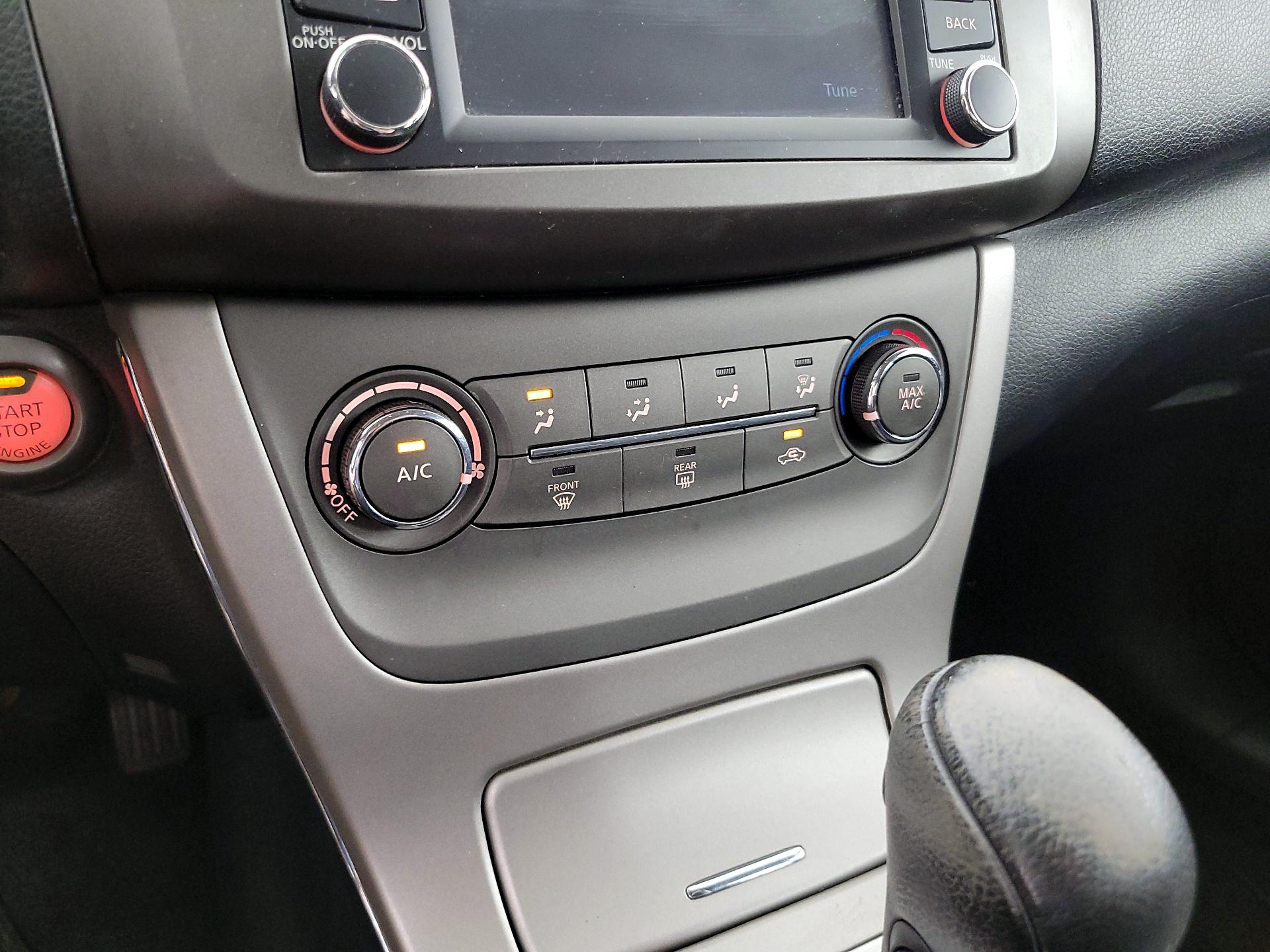 Thumbnail: 2014 Nissan Sentra - 17