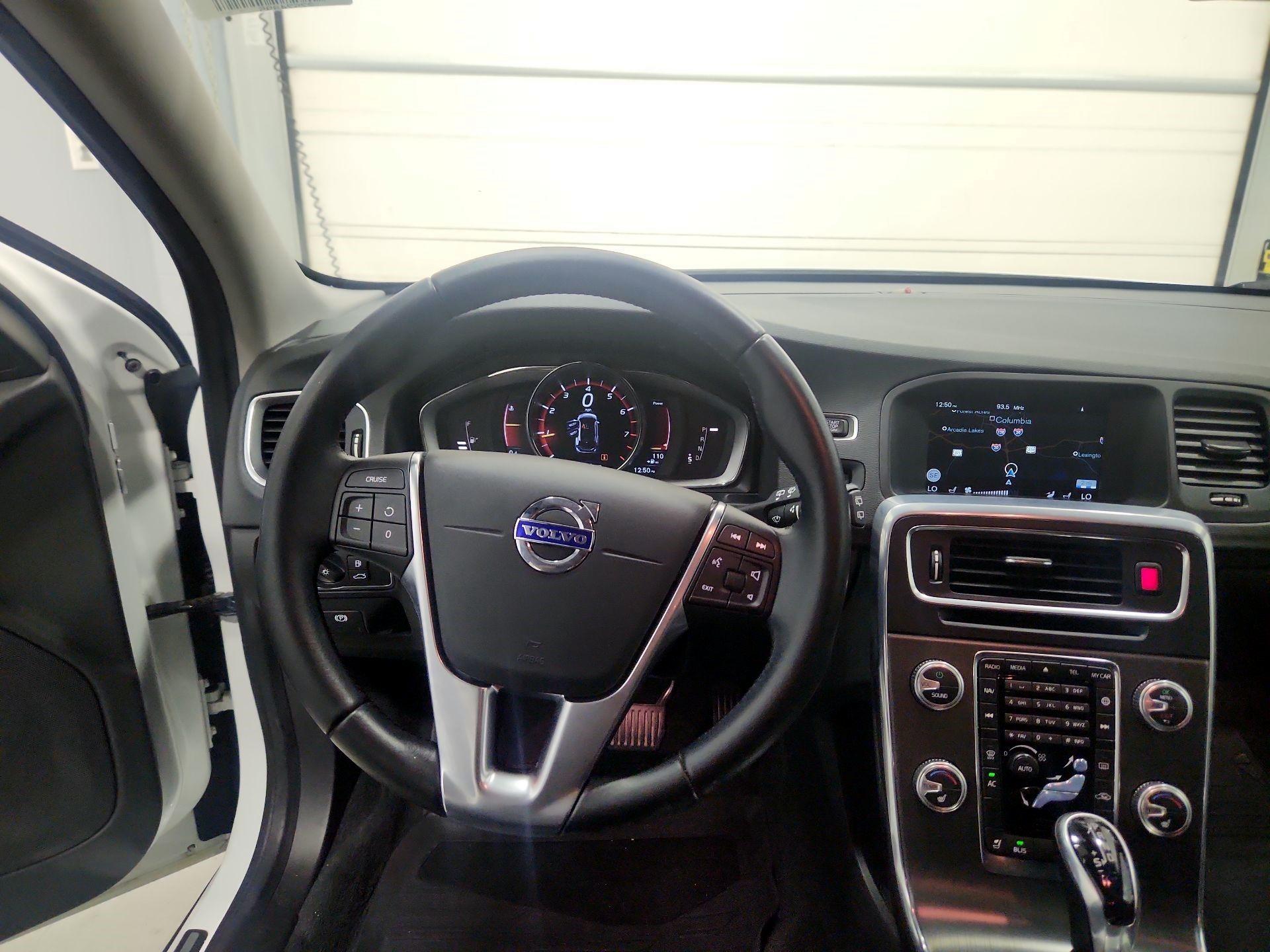 Thumbnail: 2016 Volvo S60 - 10