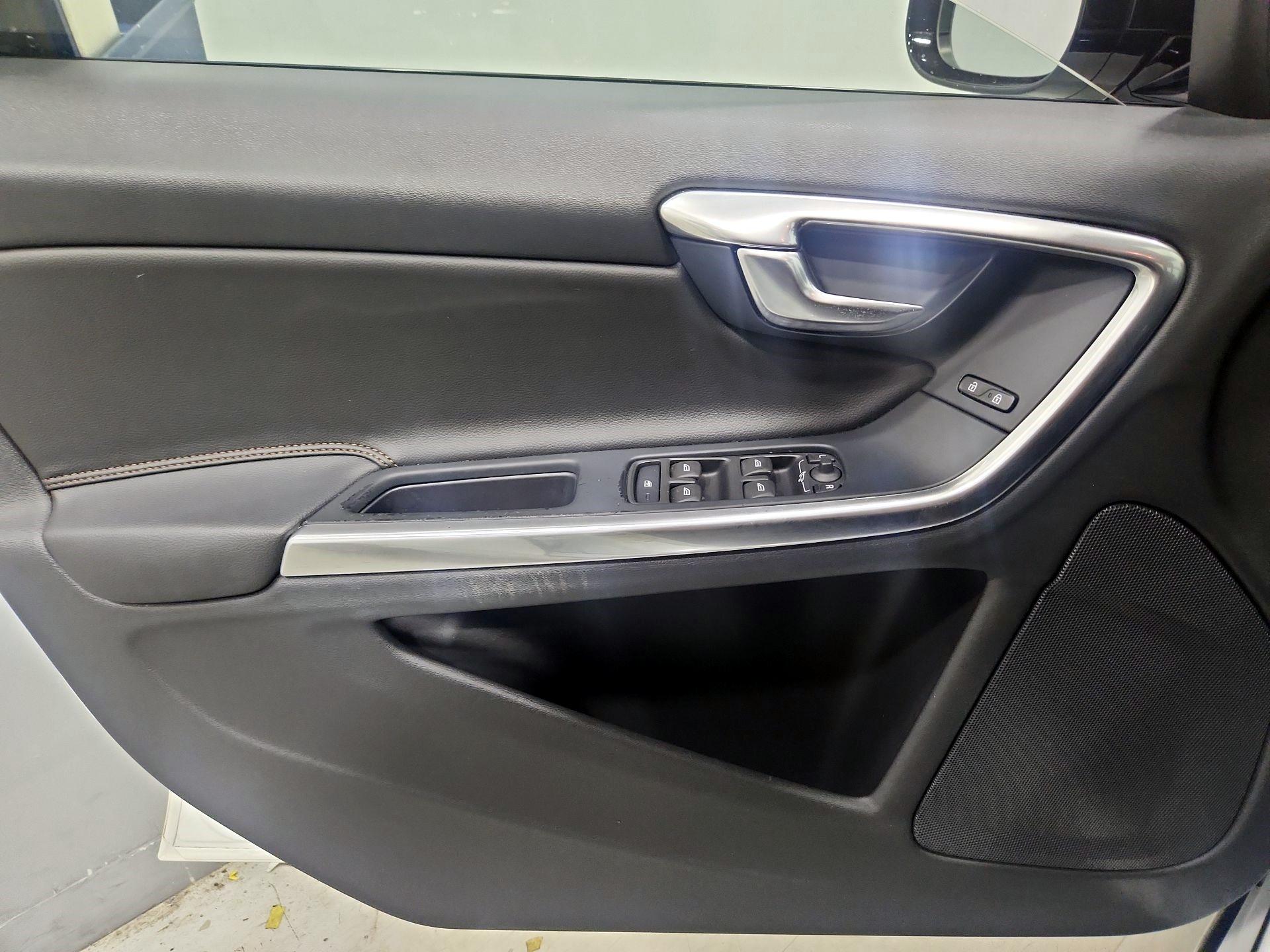 Thumbnail: 2016 Volvo S60 - 12