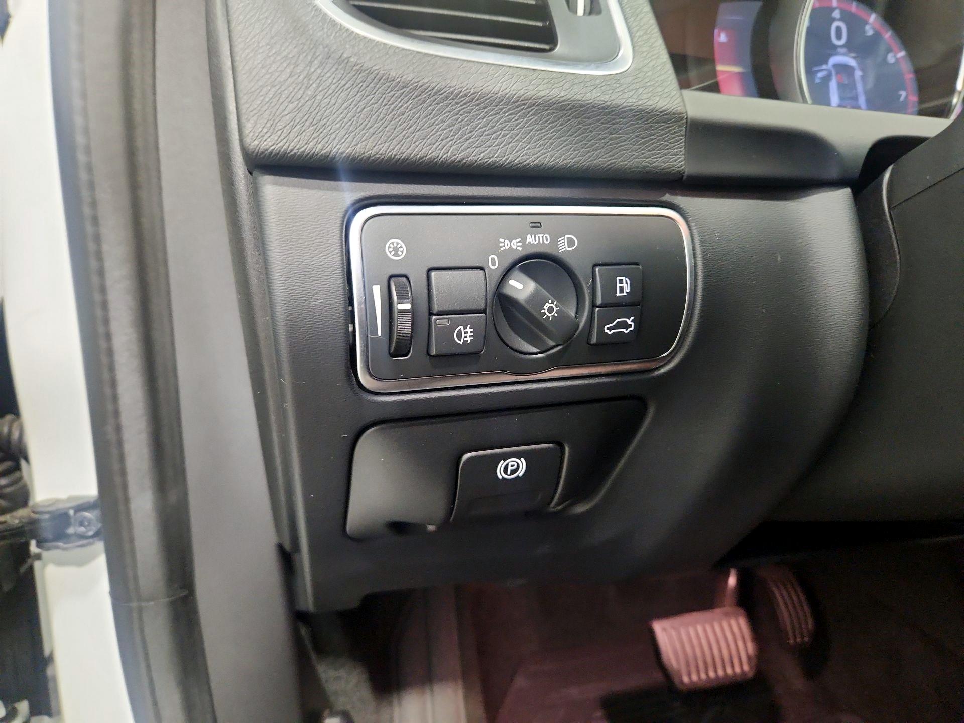Thumbnail: 2016 Volvo S60 - 13
