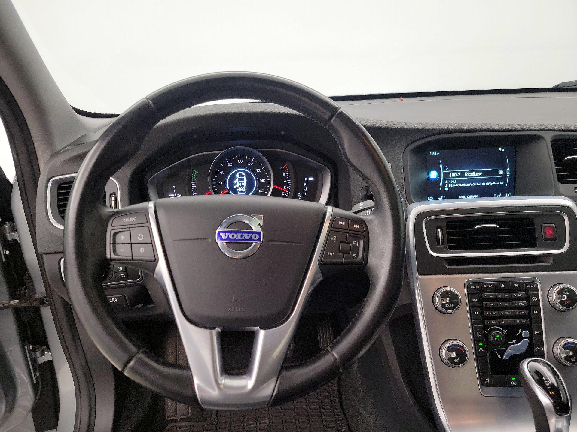 Thumbnail: 2017 Volvo S60 - 10