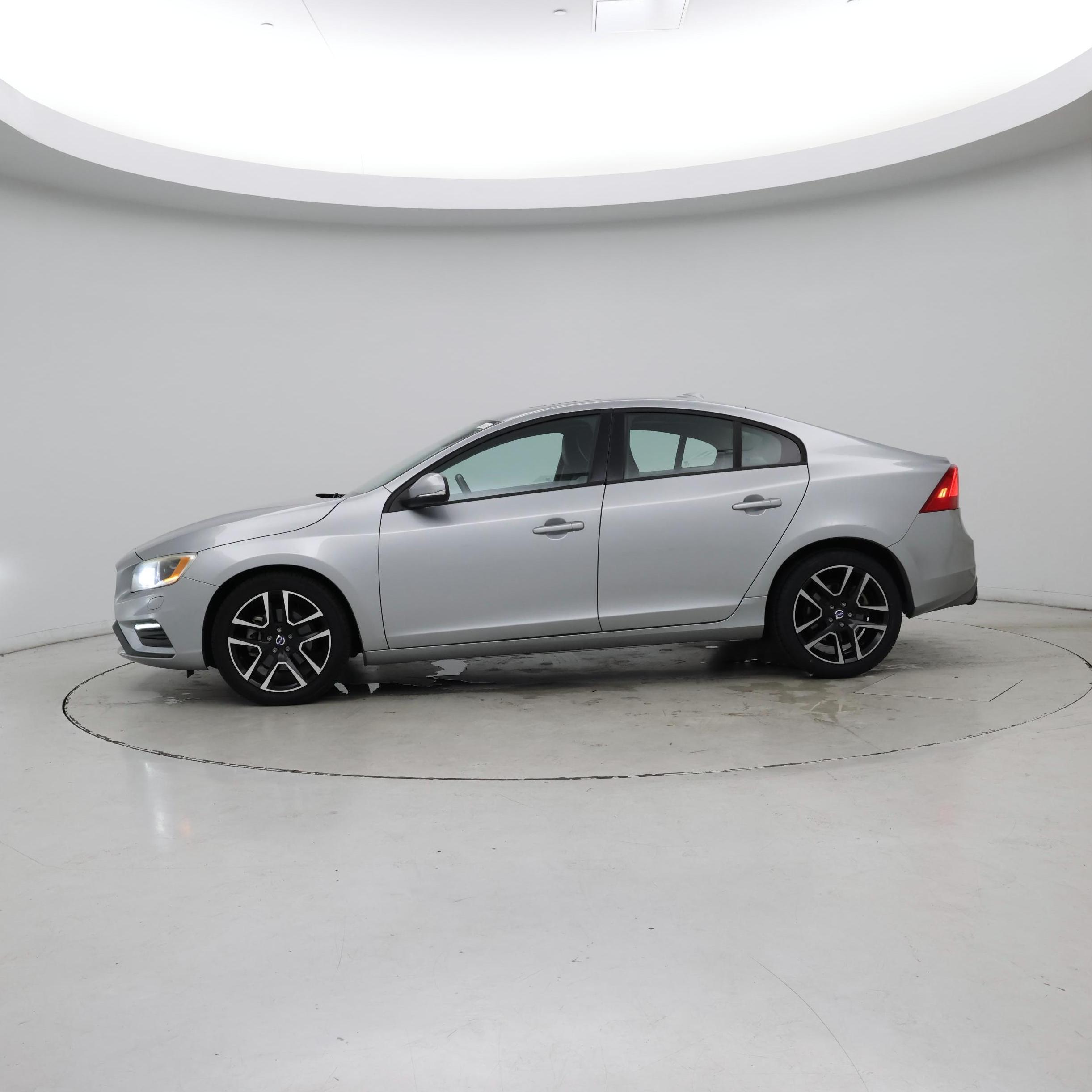 Thumbnail: 2017 Volvo S60 - 3