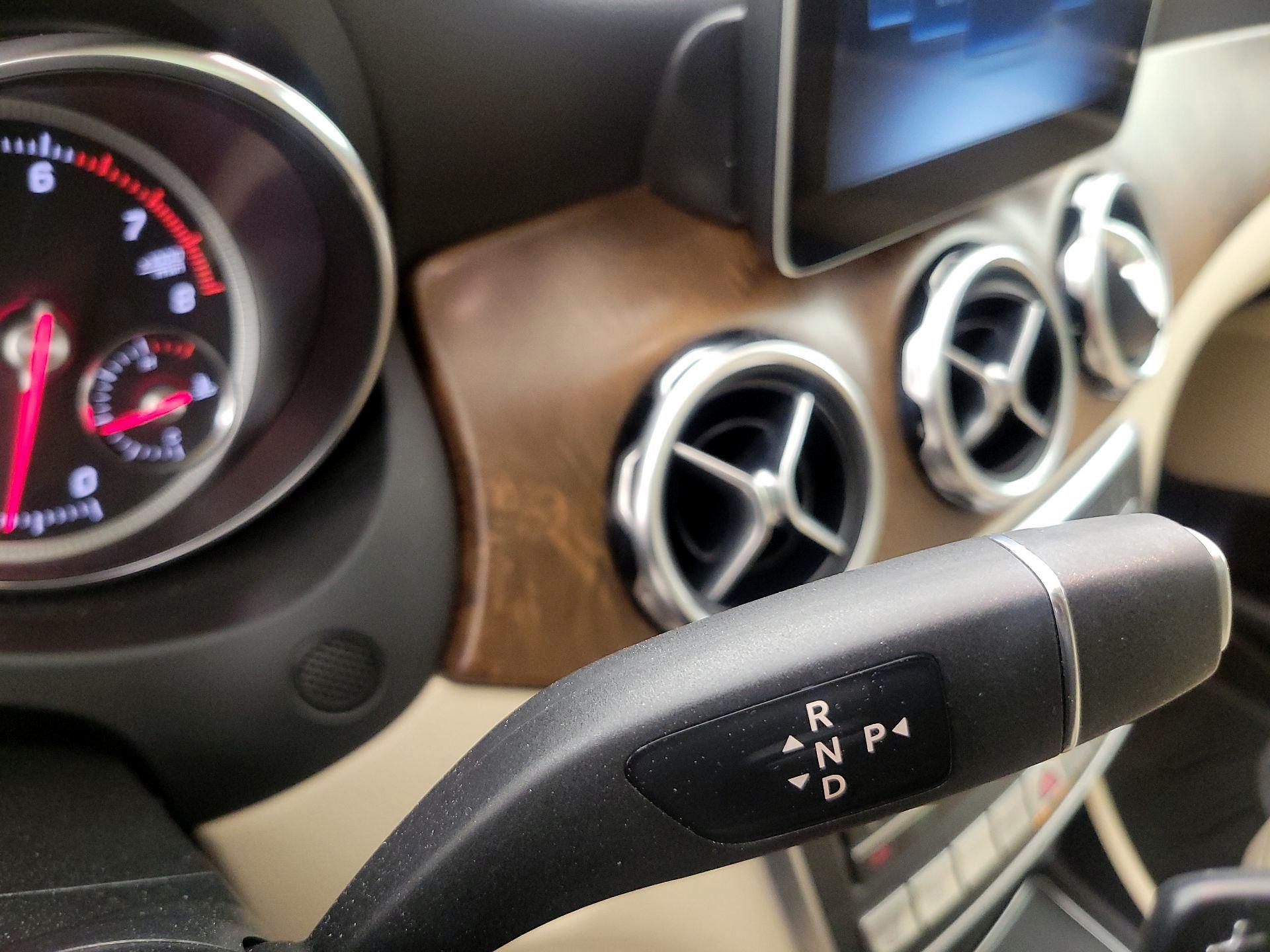 Thumbnail: 2018 Mercedes-Benz GLA - 17