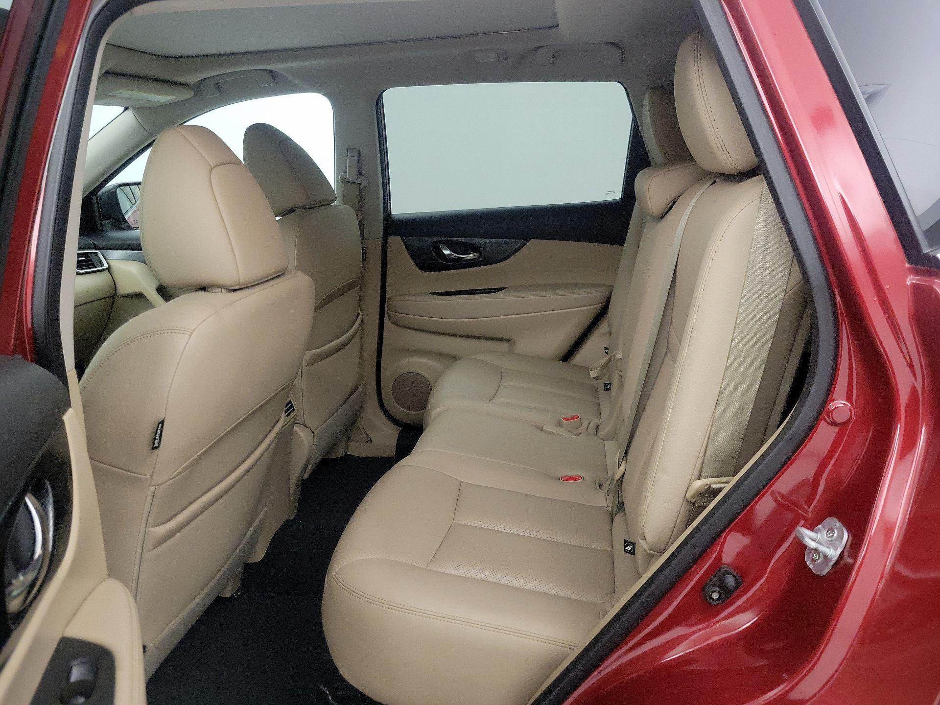 Thumbnail: 2016 Nissan Rogue - 18