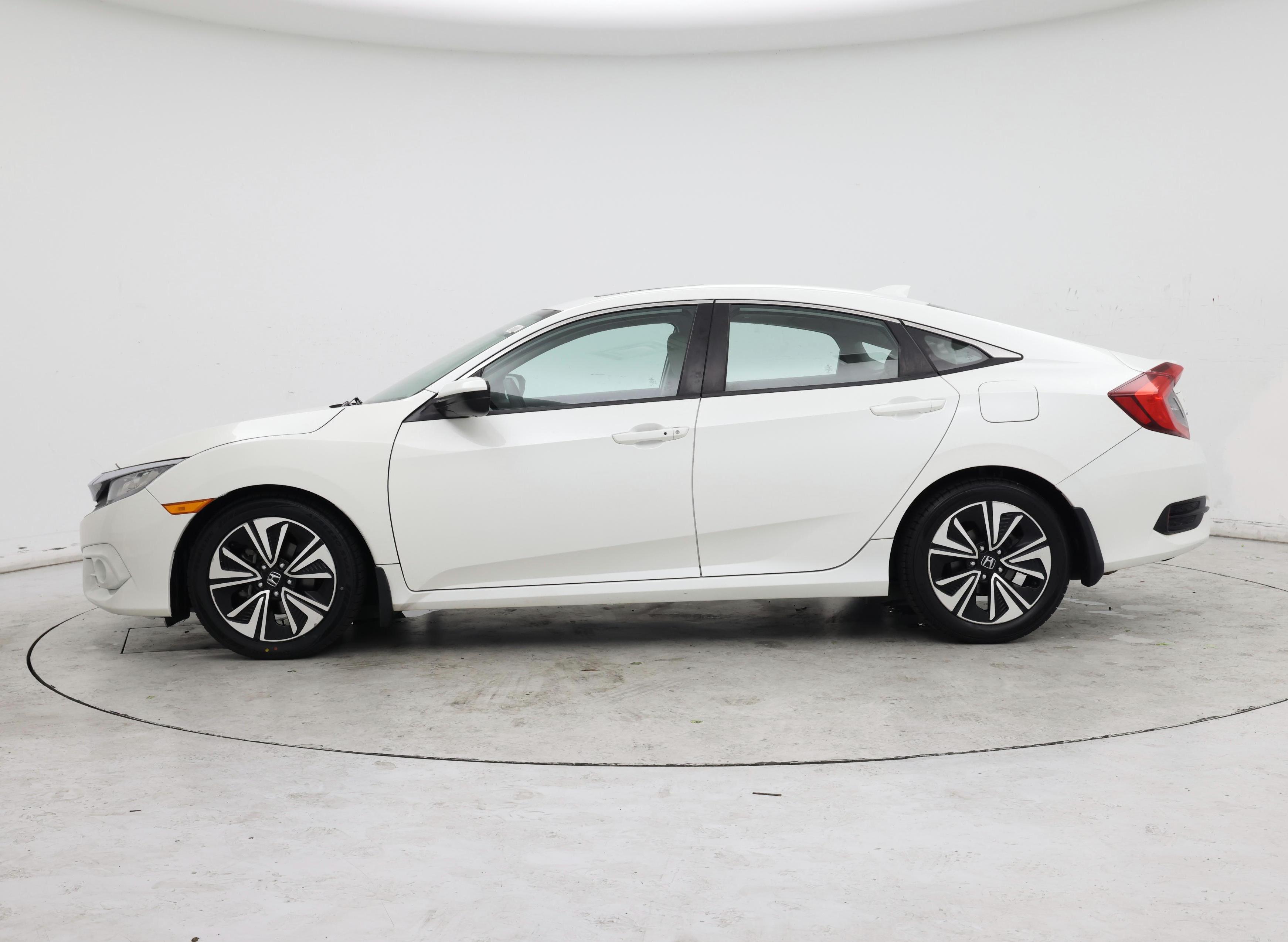 Thumbnail: 2016 Honda Civic - 3
