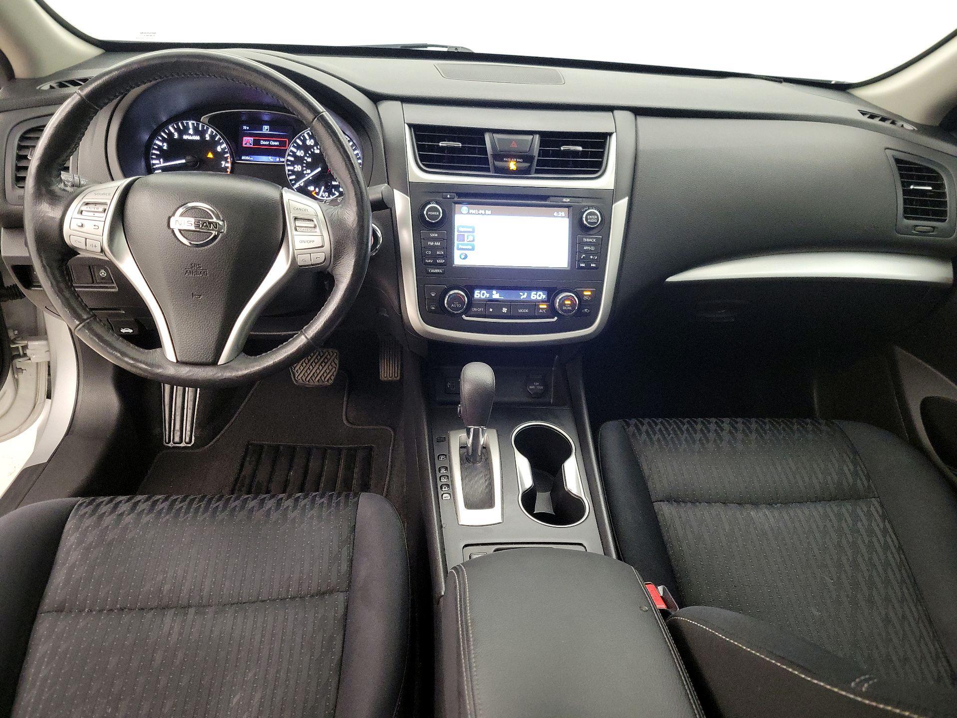 Thumbnail: 2017 Nissan Altima - 9