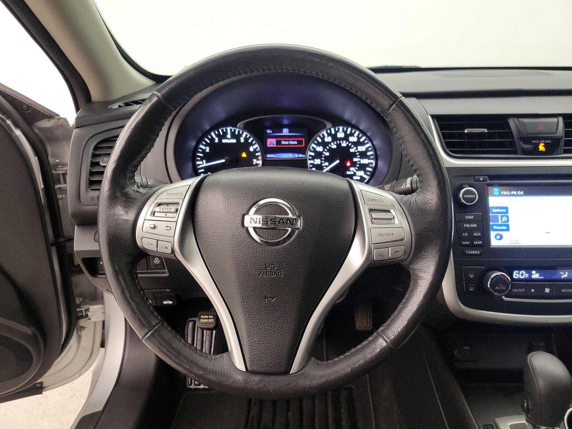 Thumbnail: 2017 Nissan Altima - 10