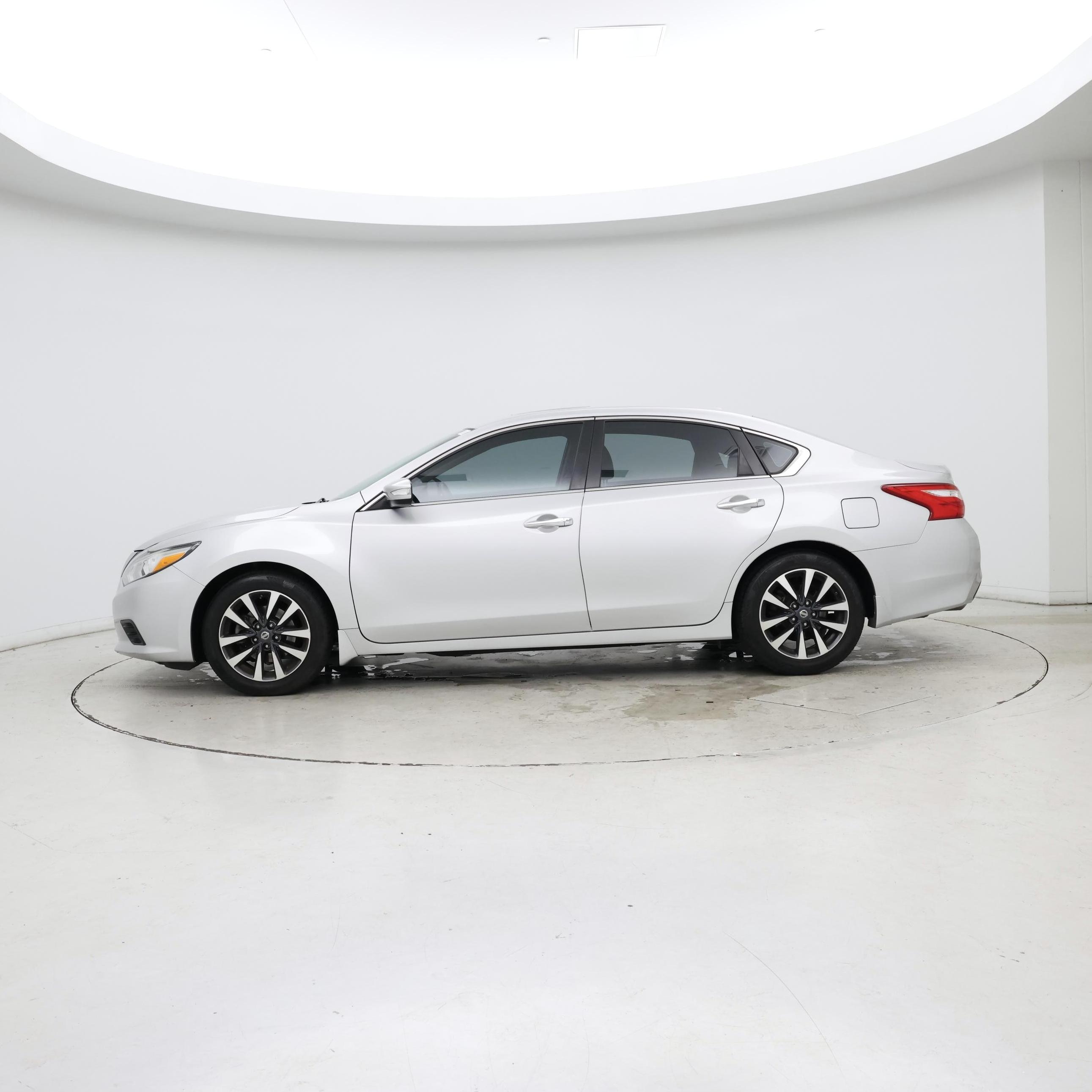 Thumbnail: 2017 Nissan Altima - 3