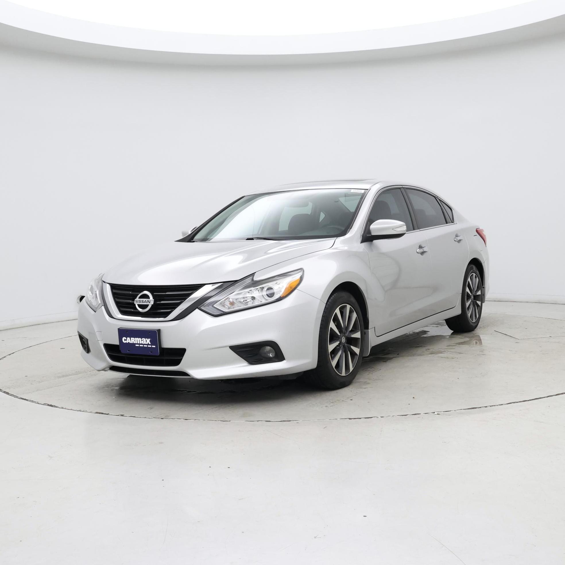 Thumbnail: 2017 Nissan Altima - 4