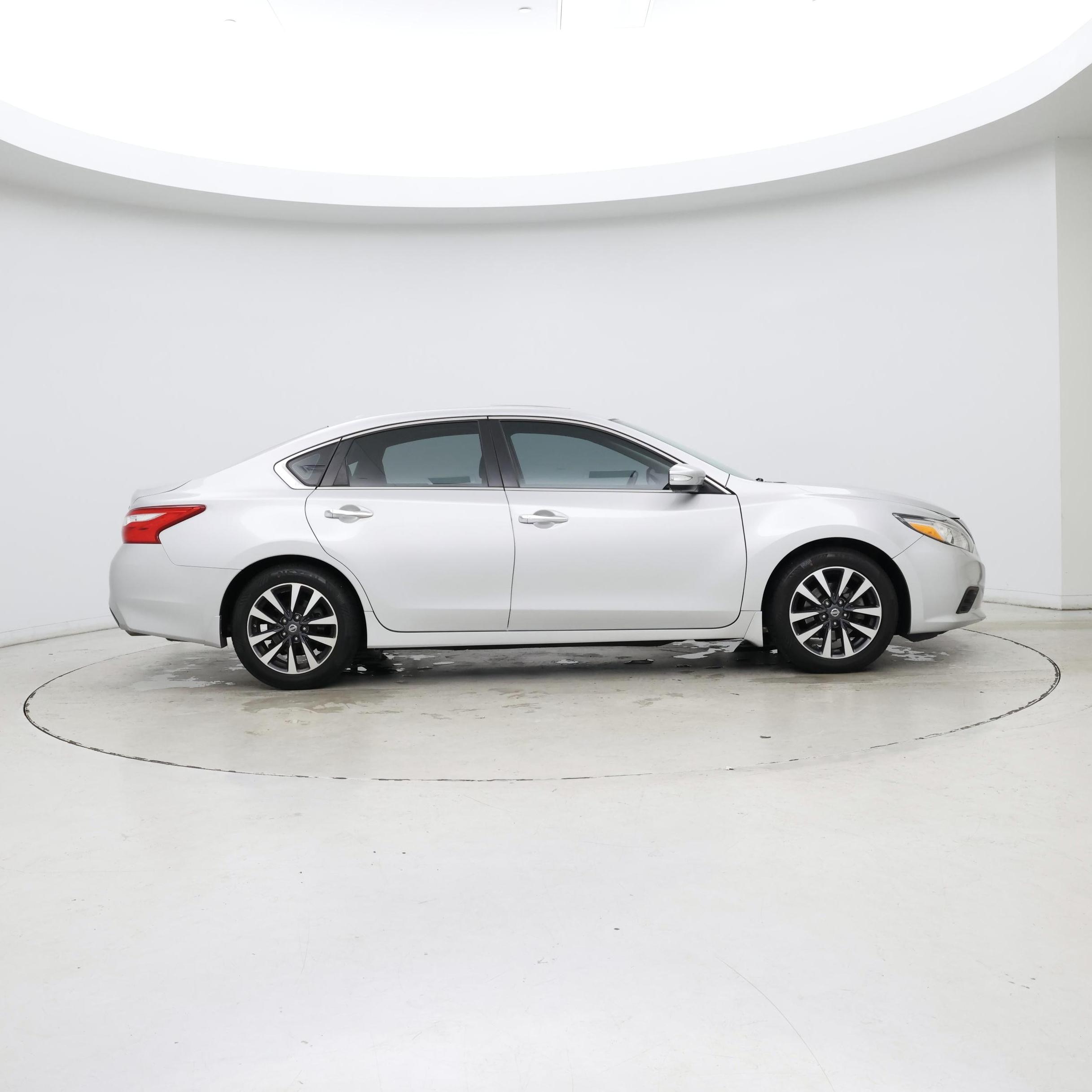 Thumbnail: 2017 Nissan Altima - 7