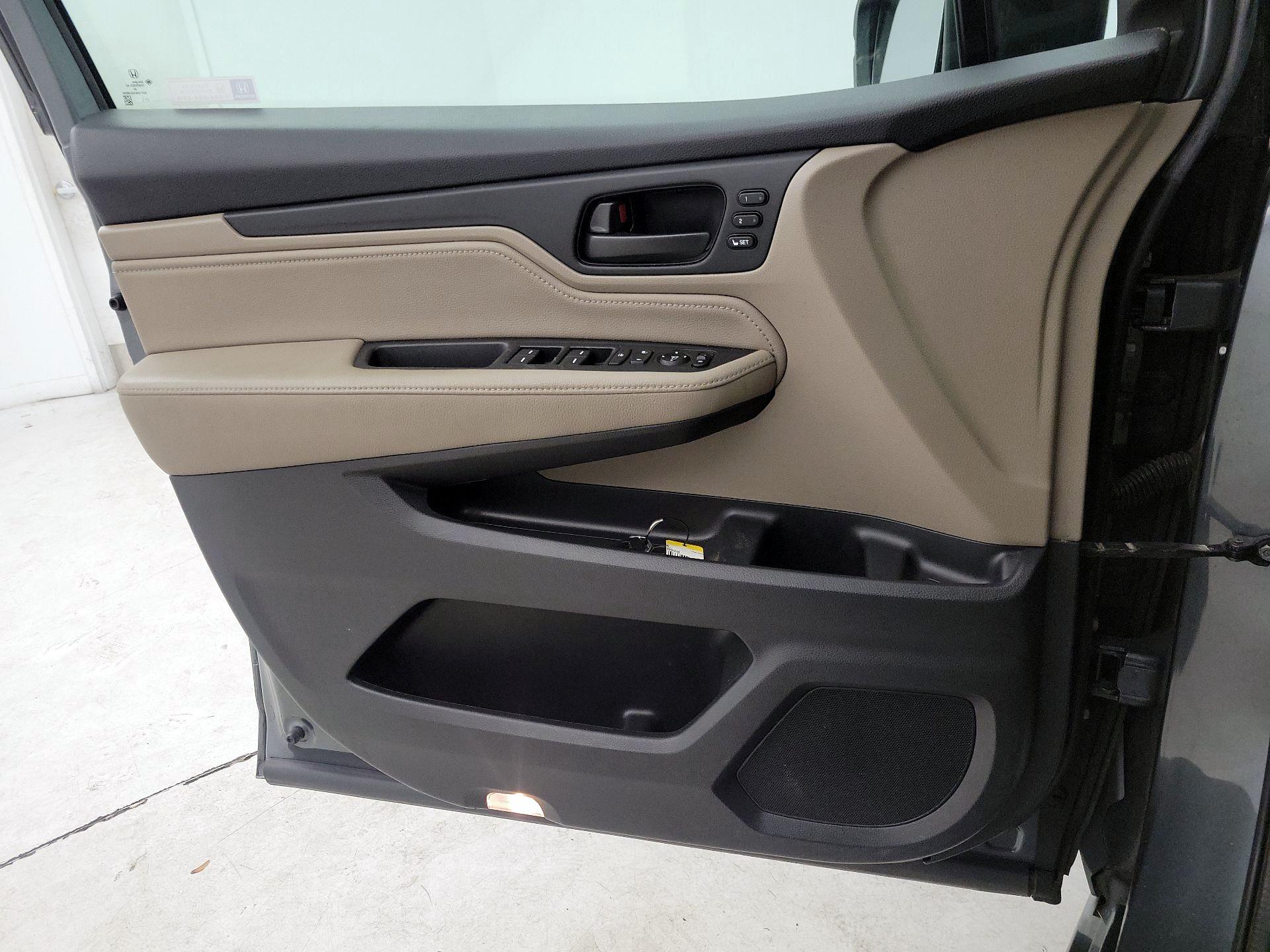 Thumbnail: 2018 Honda Odyssey - 12