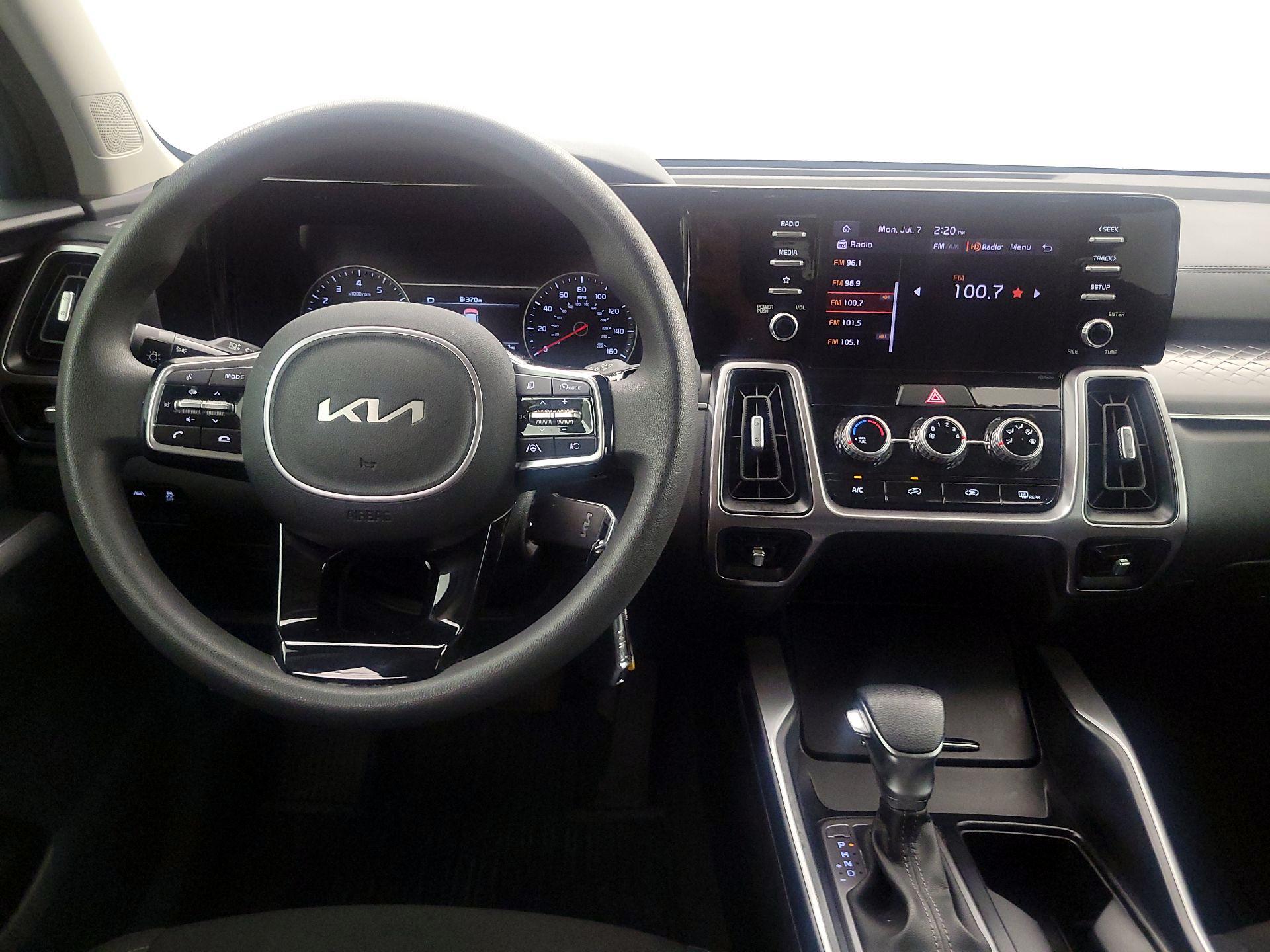 Thumbnail: 2023 Kia Sorento - 10
