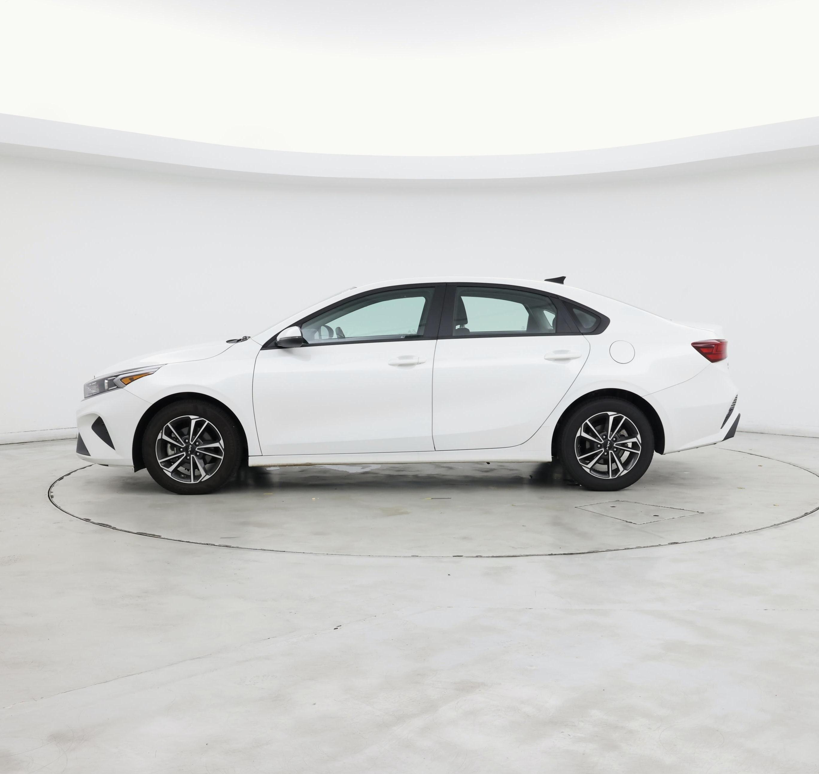 Thumbnail: 2024 Kia Forte - 3