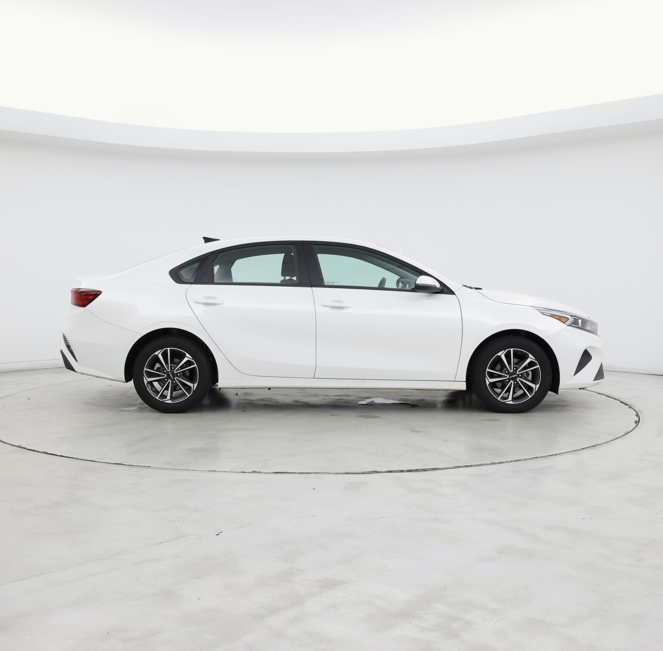 Thumbnail: 2024 Kia Forte - 7