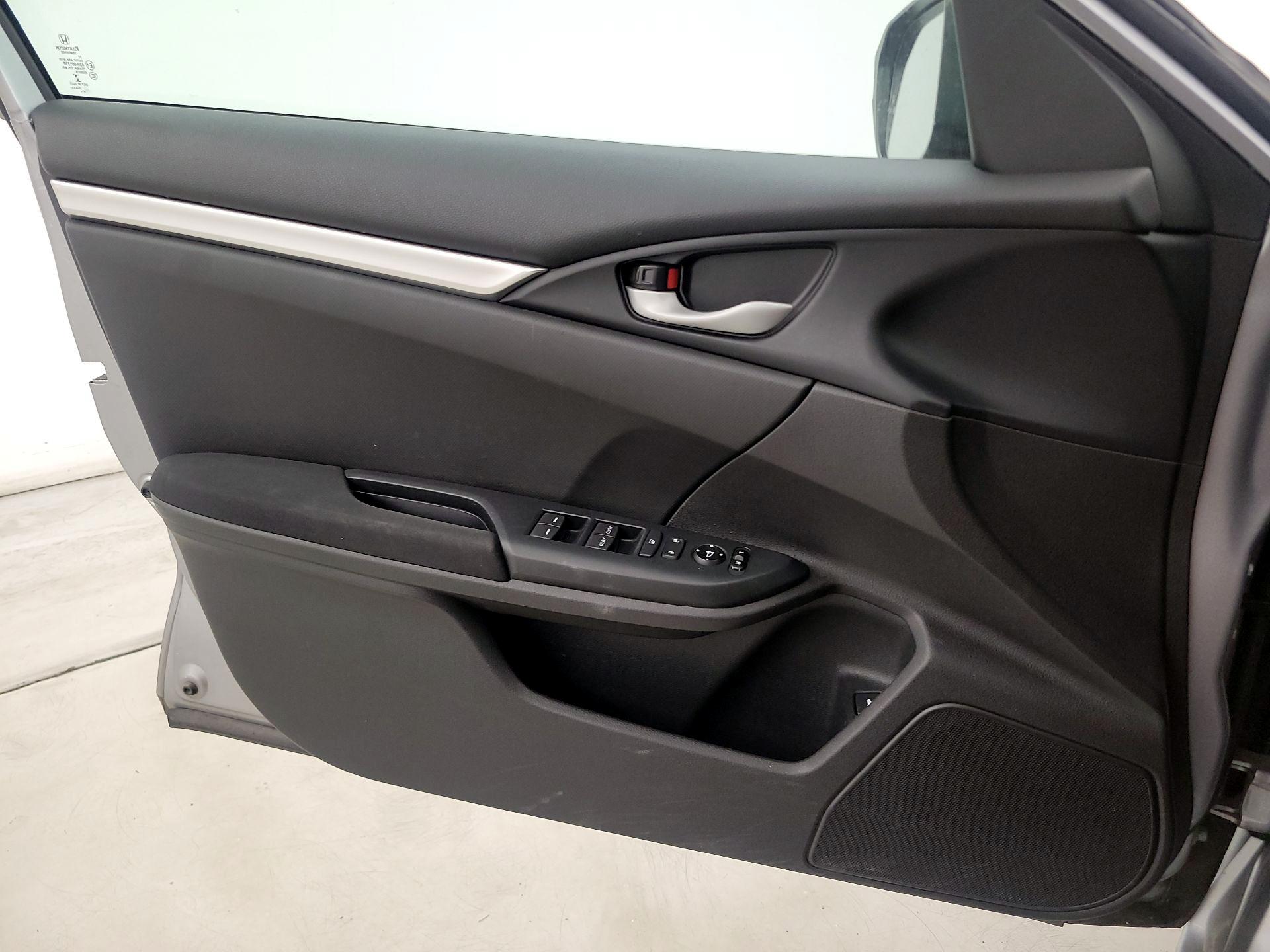 Thumbnail: 2016 Honda Civic - 12