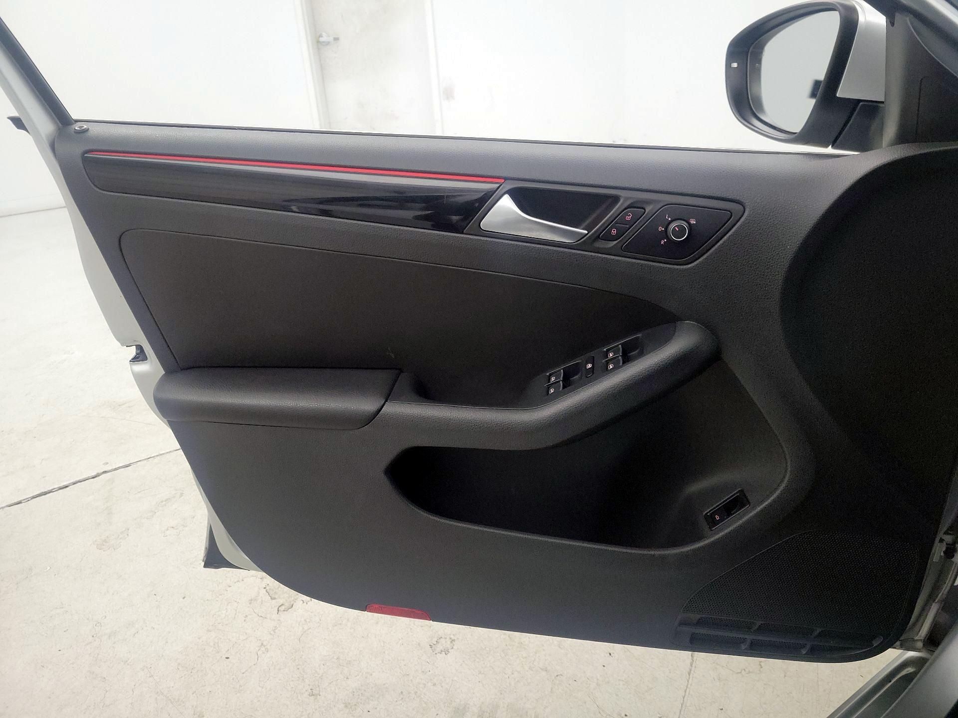 Thumbnail: 2016 Volkswagen Jetta - 12