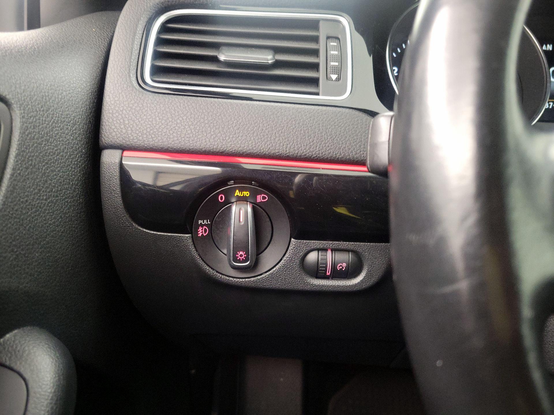 Thumbnail: 2016 Volkswagen Jetta - 13