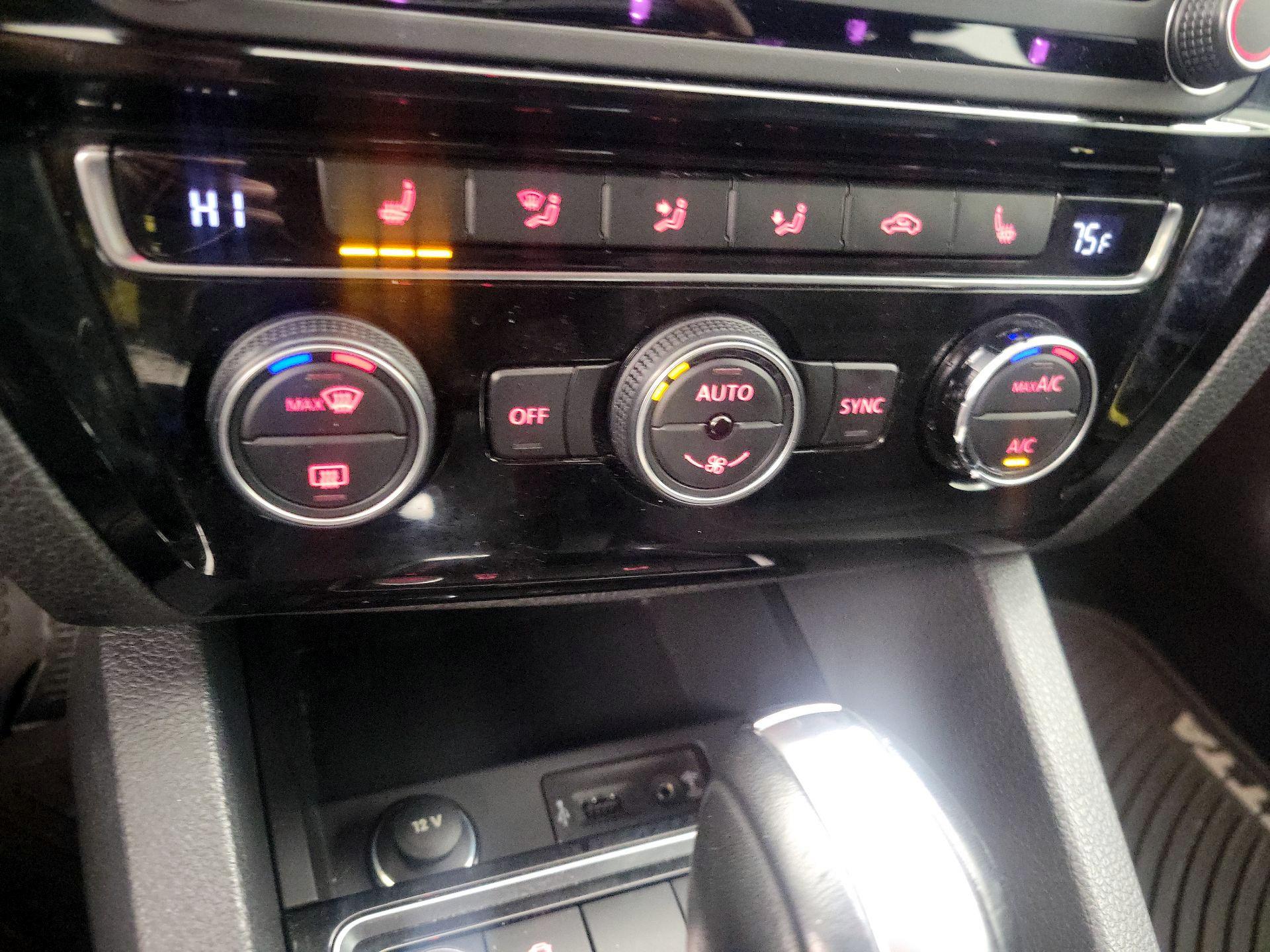 Thumbnail: 2016 Volkswagen Jetta - 16