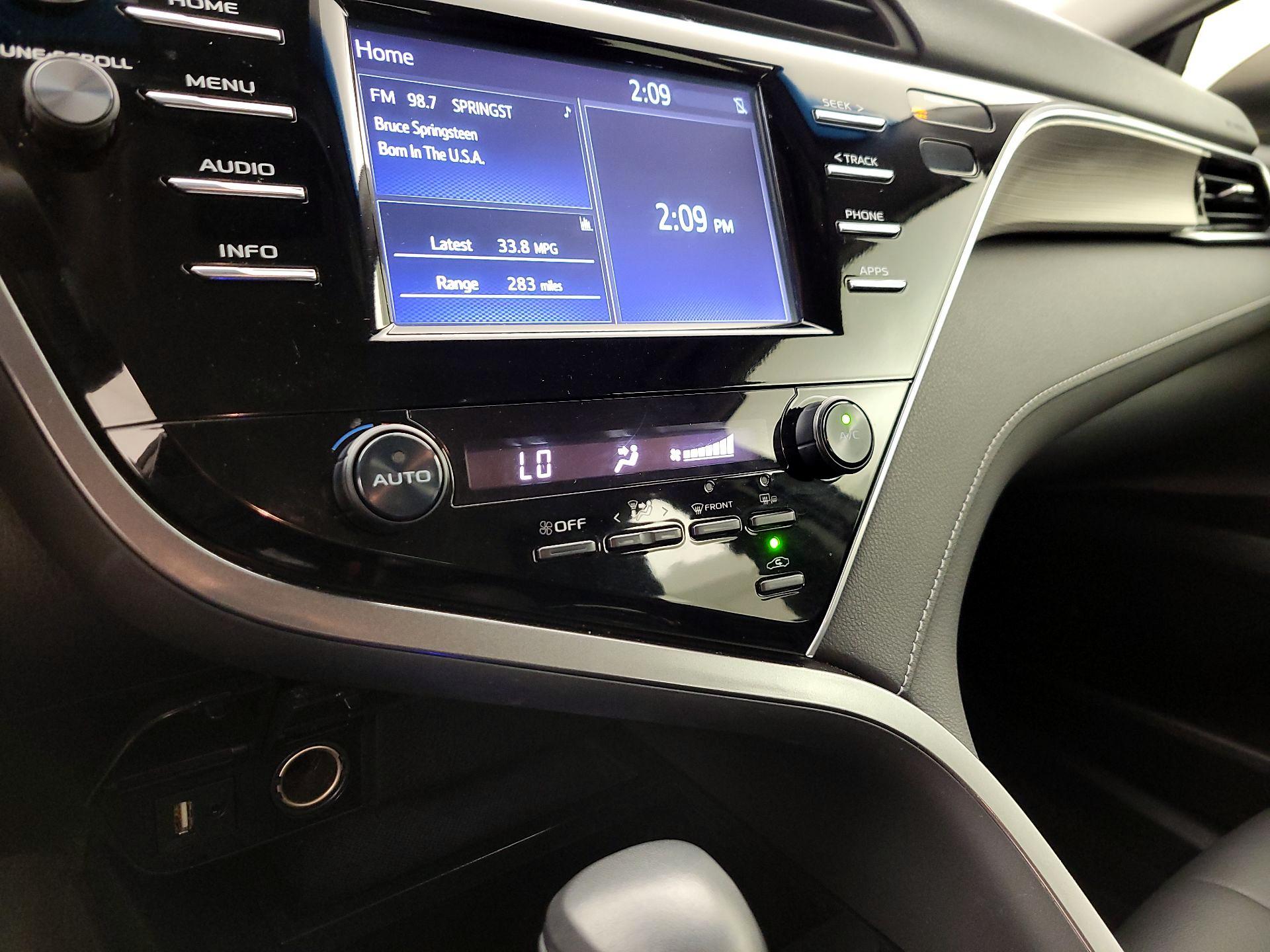 Thumbnail: 2018 Toyota Camry - 16