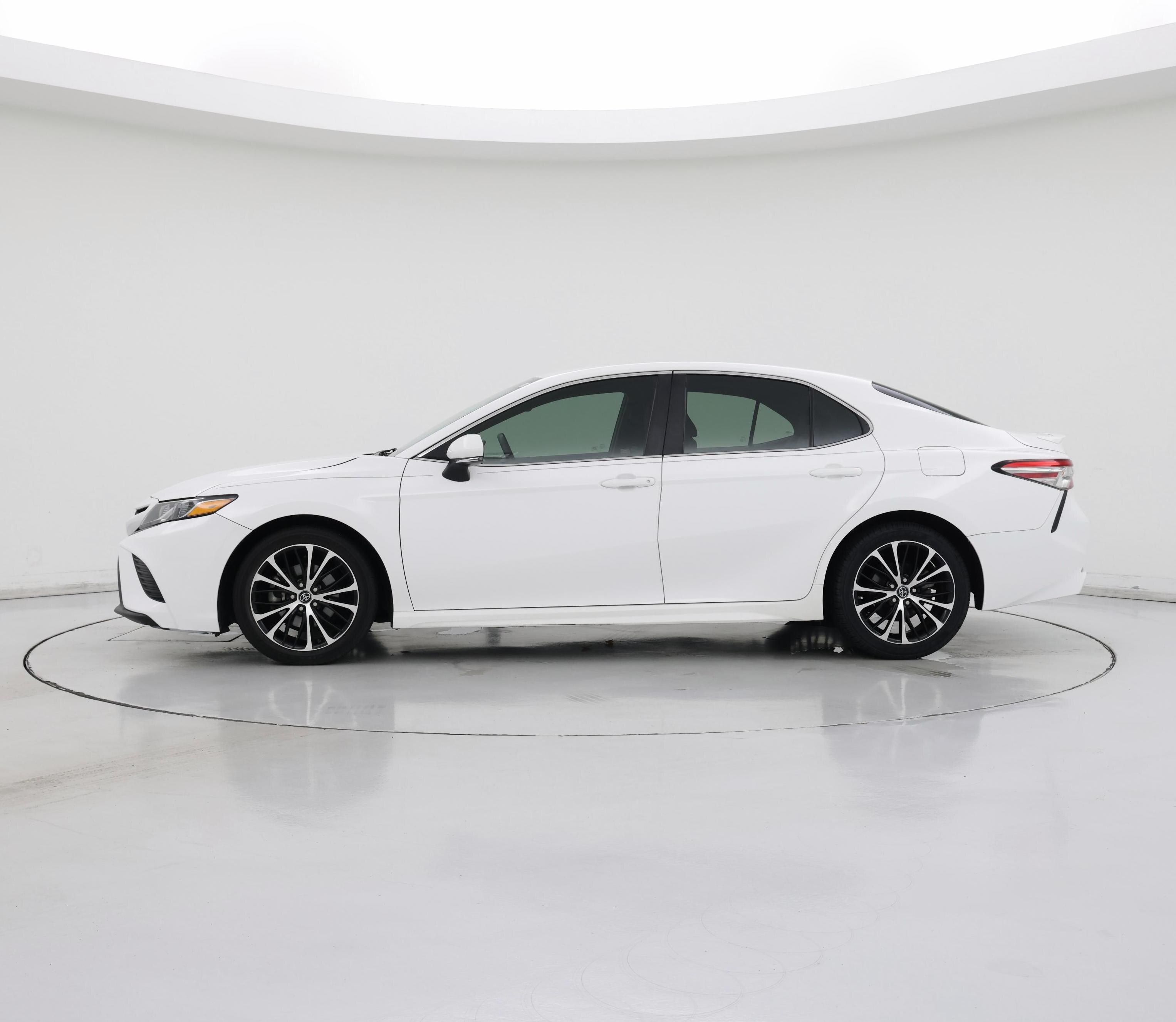 Thumbnail: 2018 Toyota Camry - 3