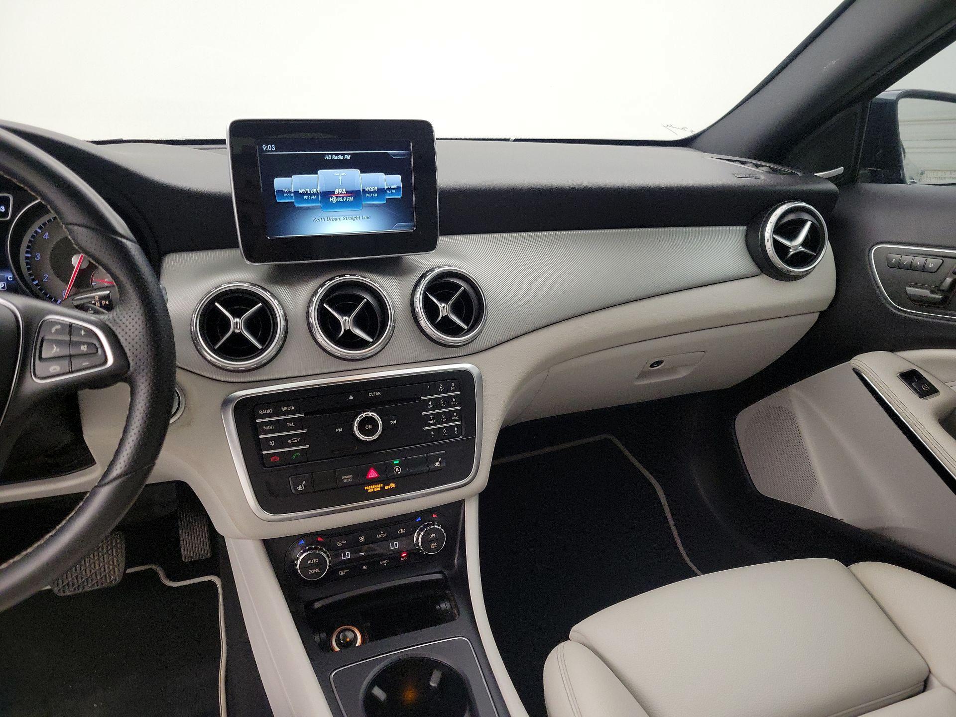 Thumbnail: 2017 Mercedes-Benz GLA - 9