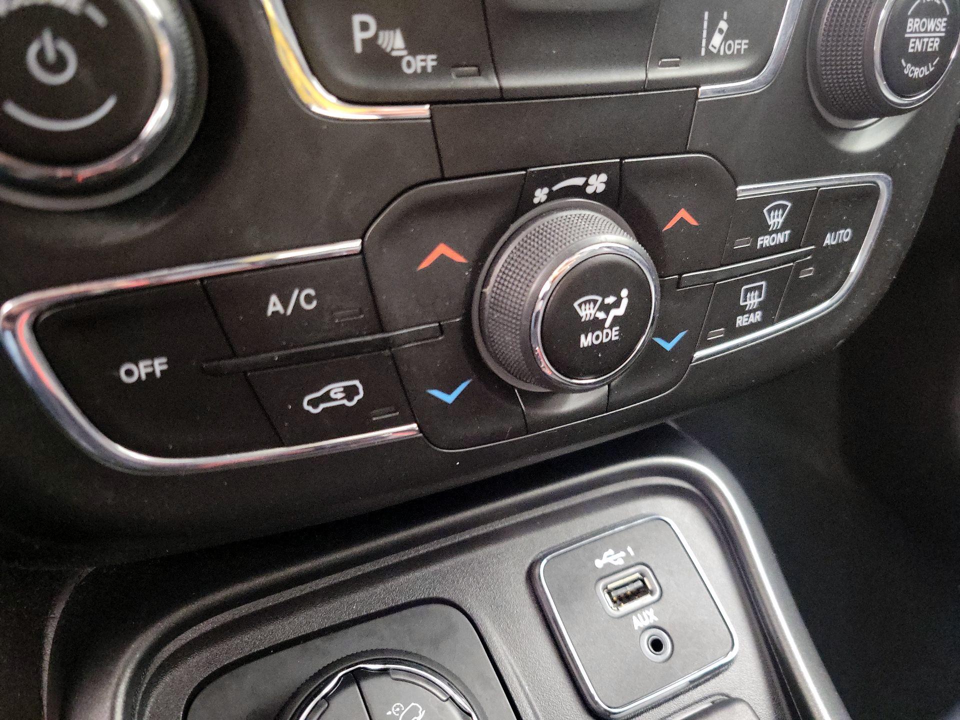 Thumbnail: 2021 Jeep Compass - 16