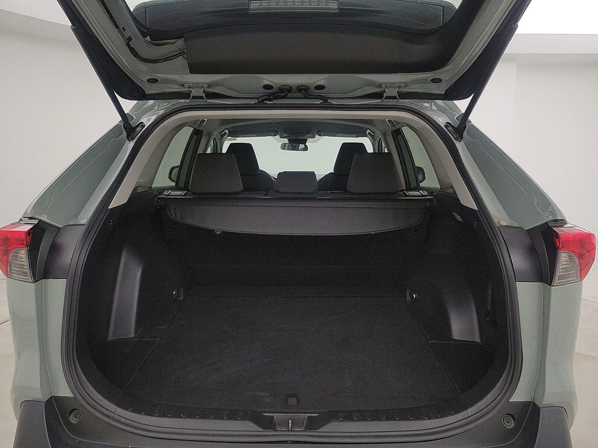 Thumbnail: 2021 Toyota RAV4 - 20