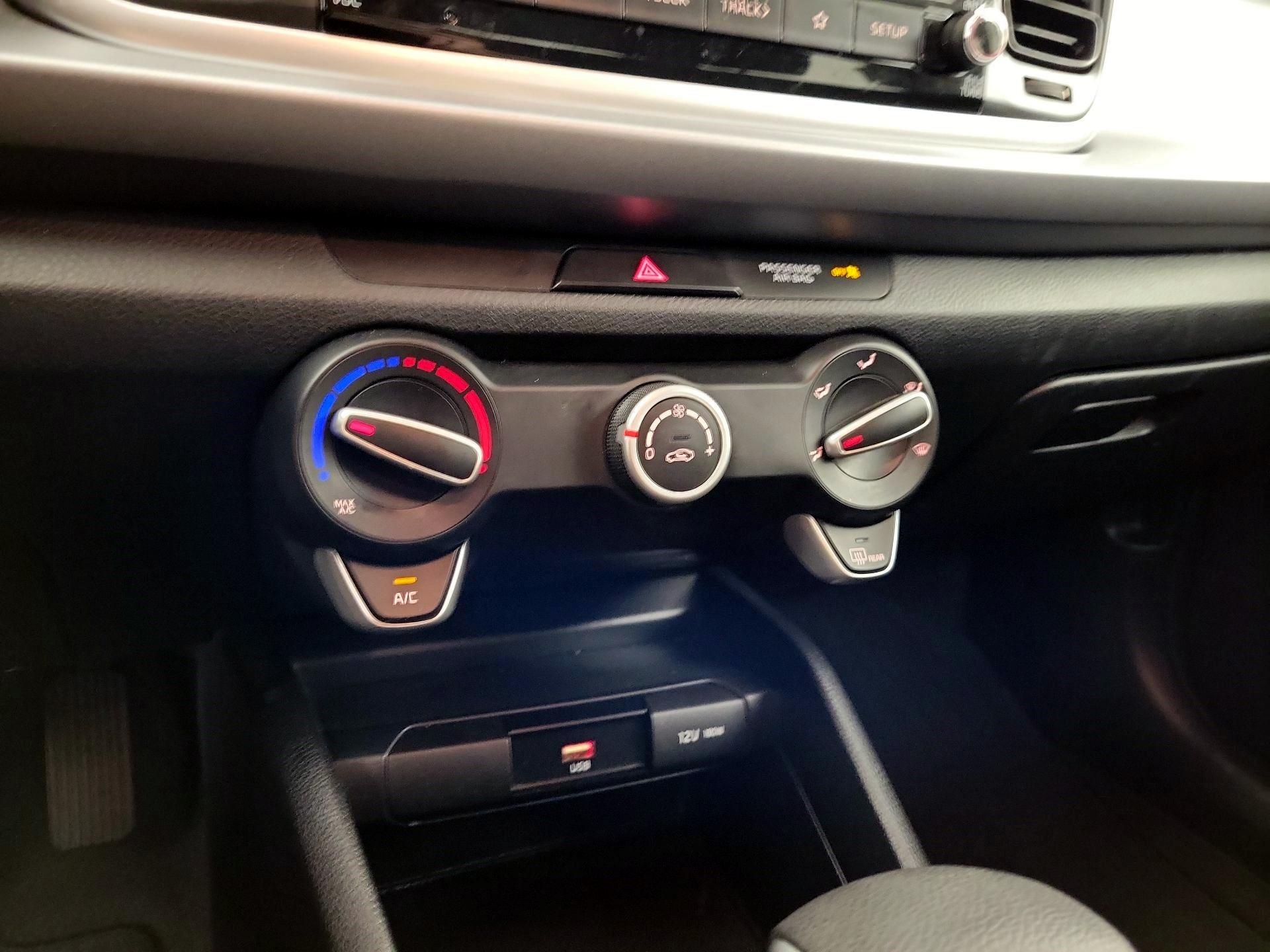 Thumbnail: 2022 Kia Rio - 14