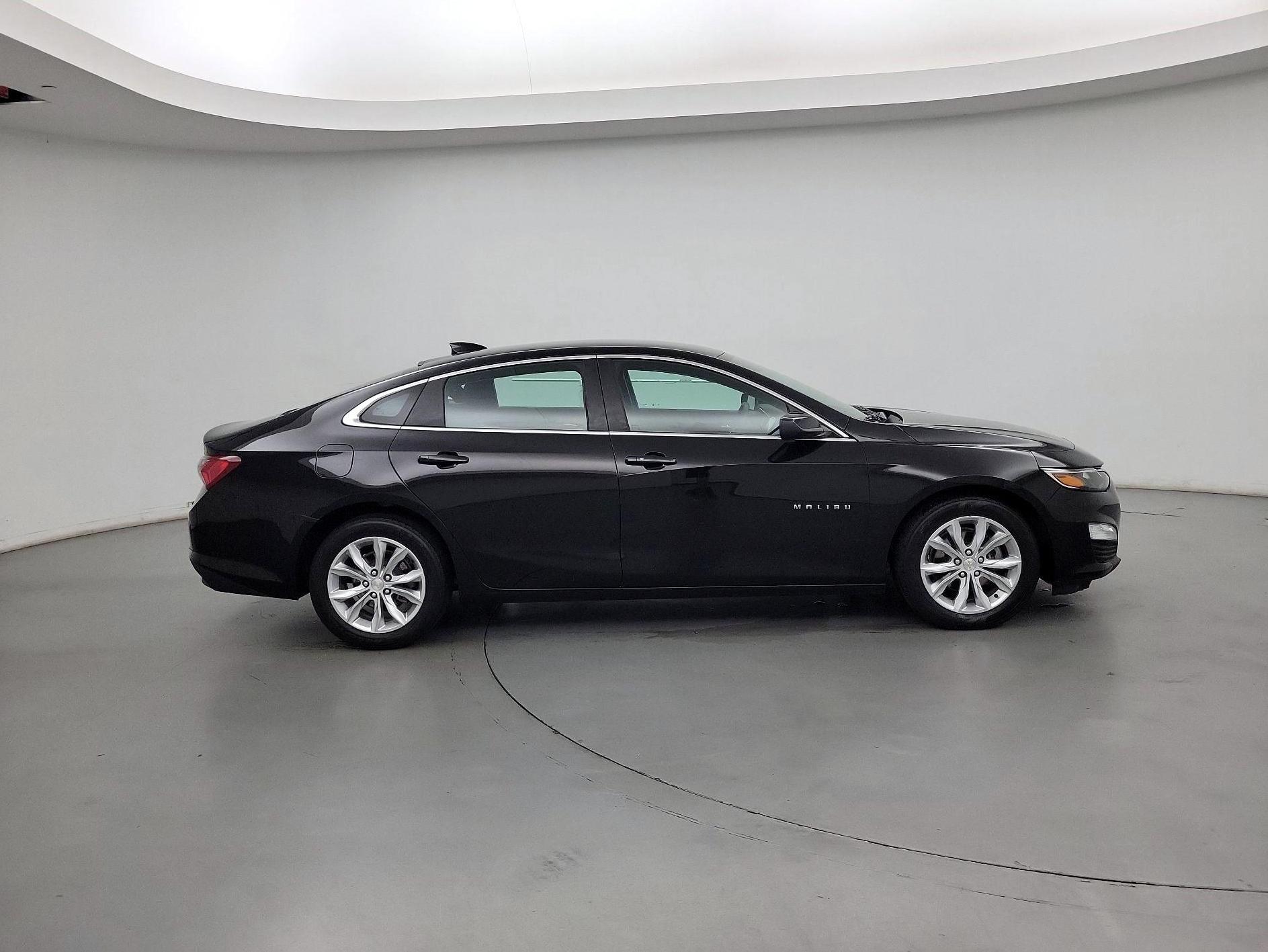 Thumbnail: 2021 Chevrolet Malibu - 4