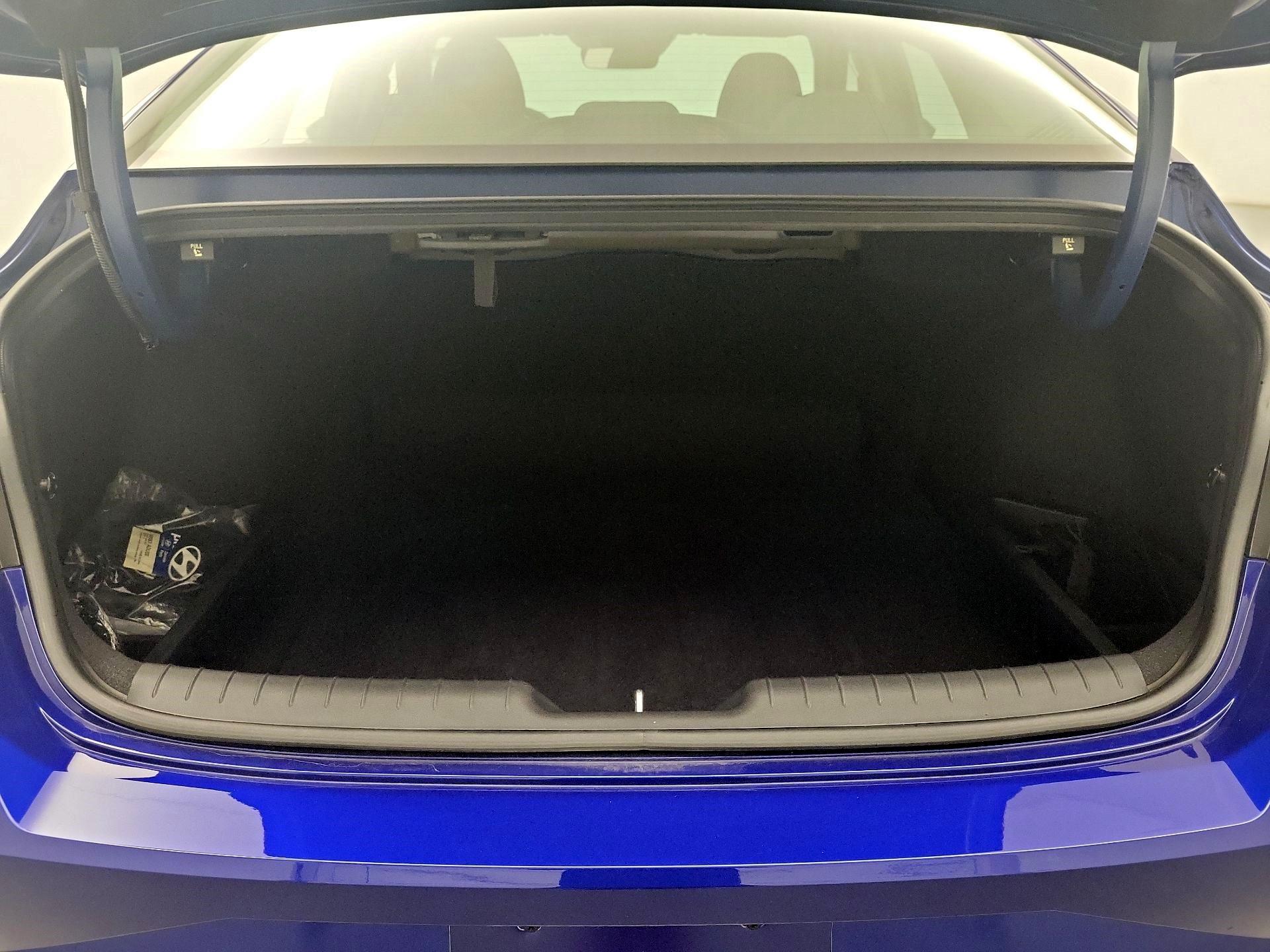 Thumbnail: 2021 Hyundai Elantra - 18