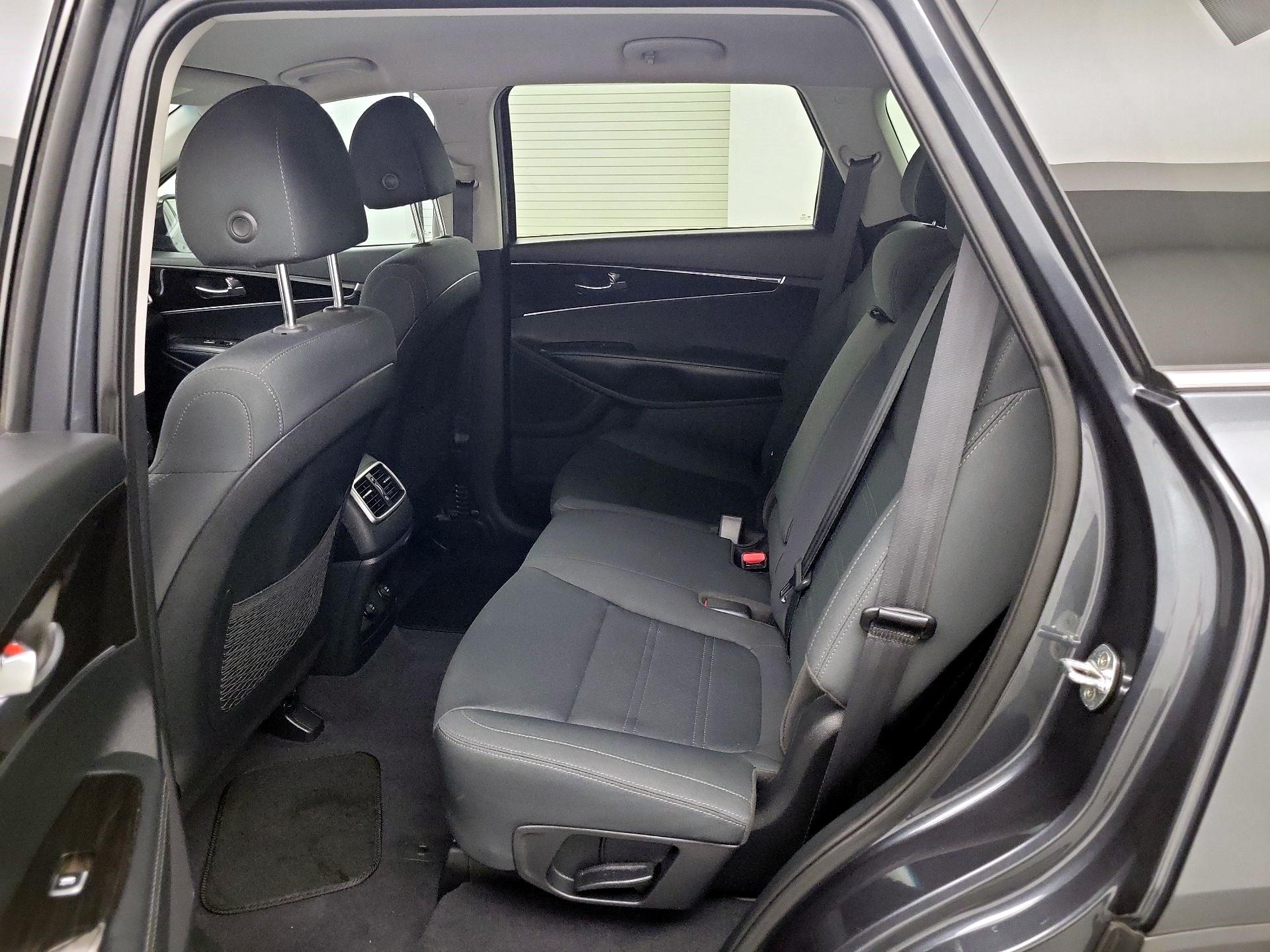 Thumbnail: 2020 Kia Sorento - 17