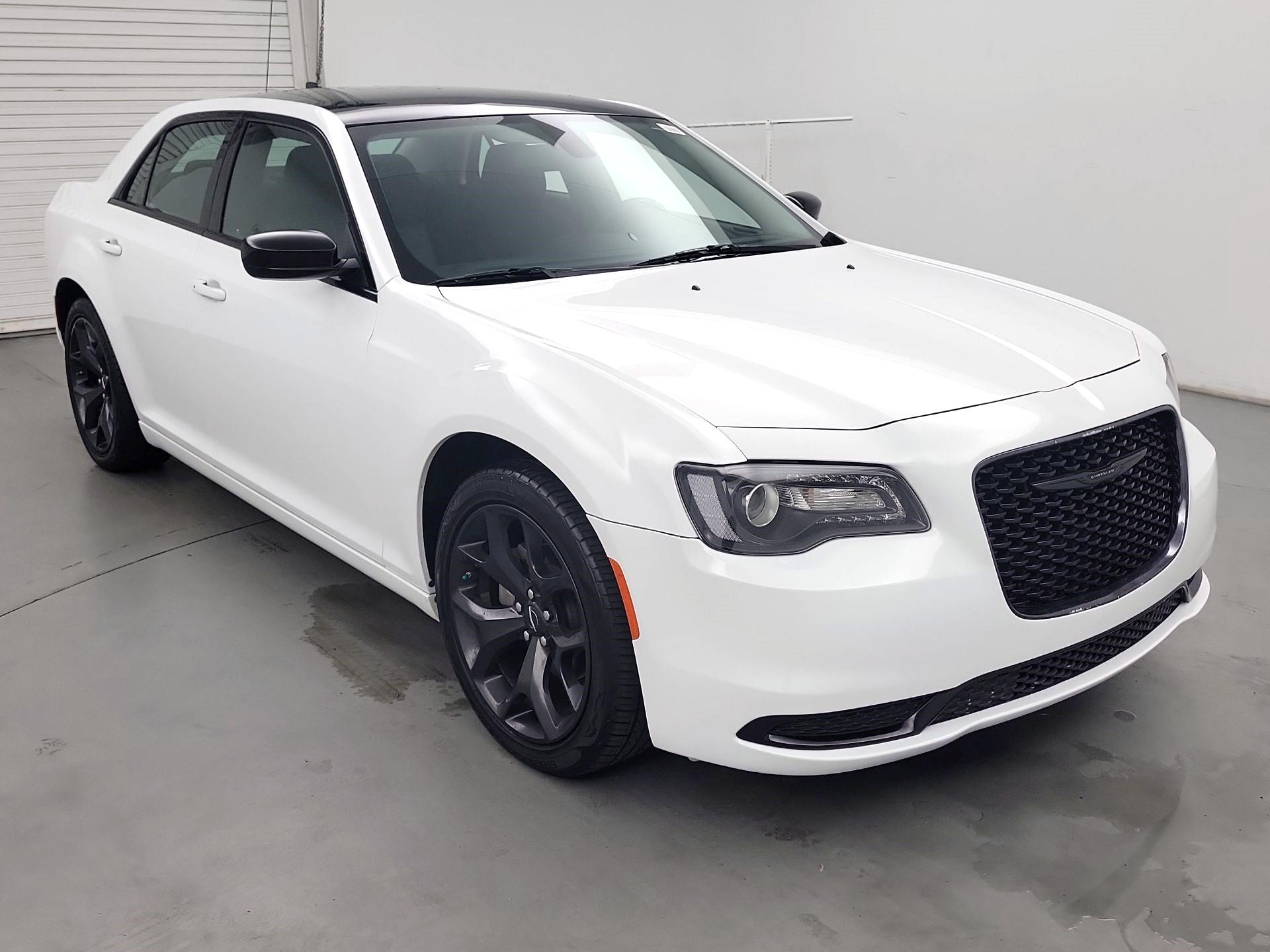 Thumbnail: 2022 Chrysler 300 - 1
