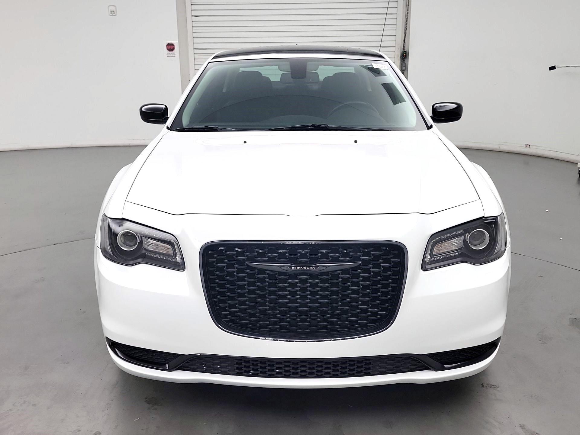 Thumbnail: 2022 Chrysler 300 - 2
