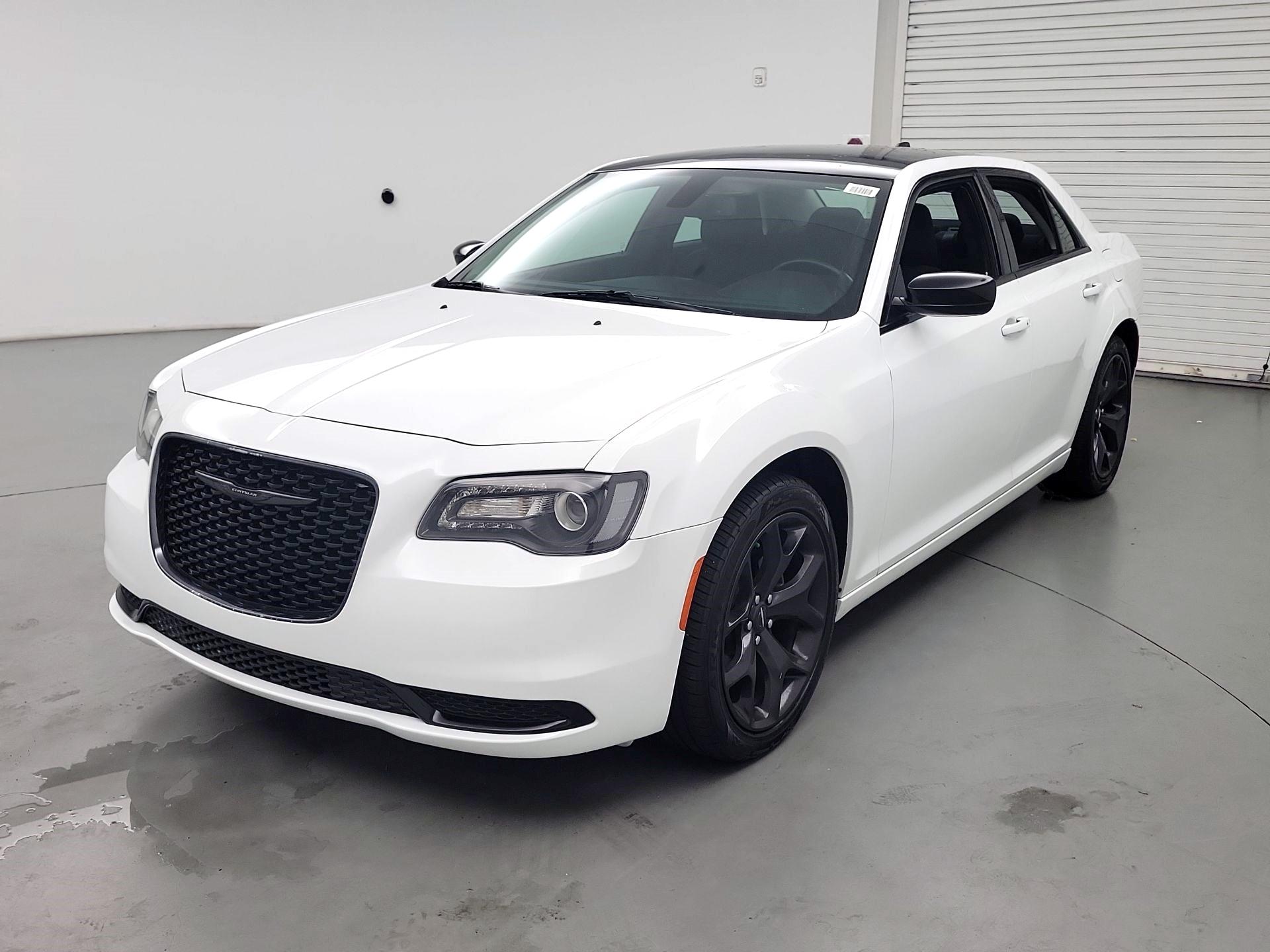Thumbnail: 2022 Chrysler 300 - 3