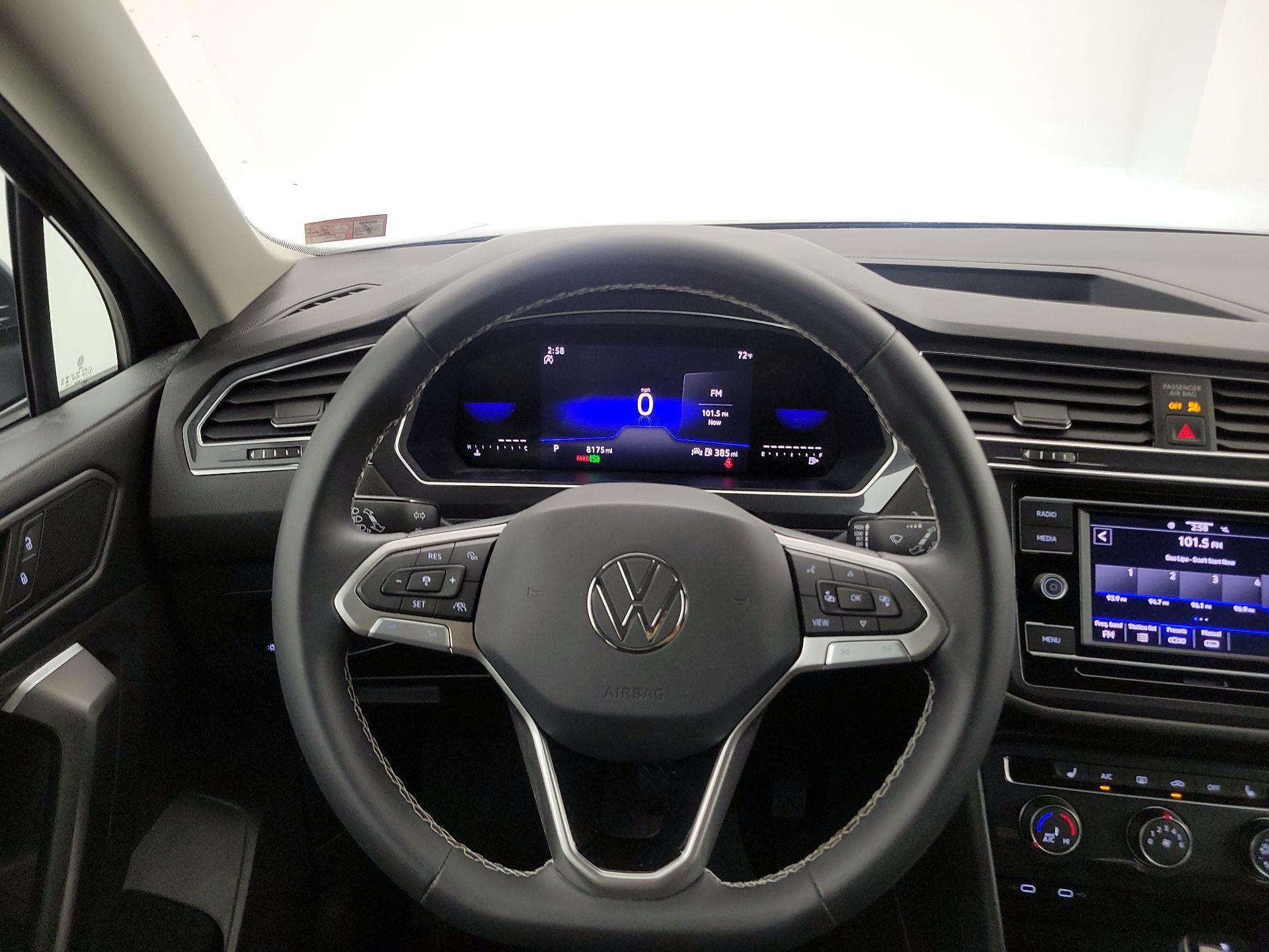 Thumbnail: 2023 Volkswagen Tiguan - 10